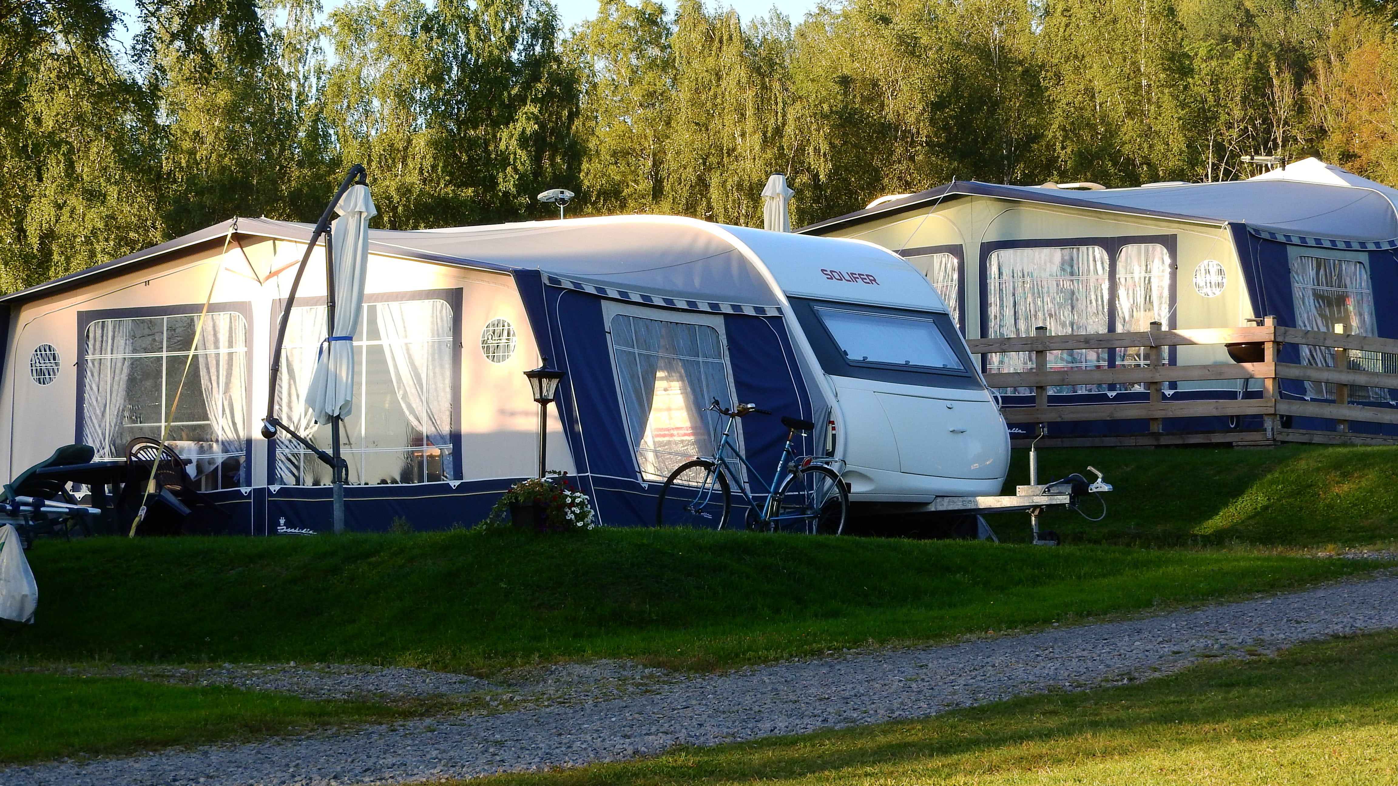 camping, outdoors, 4K, no people, transportation, day, land vehicle, holidays, caravan, tent, nautical vessel, stationary, near, mode of transportation, HD Wallpaper