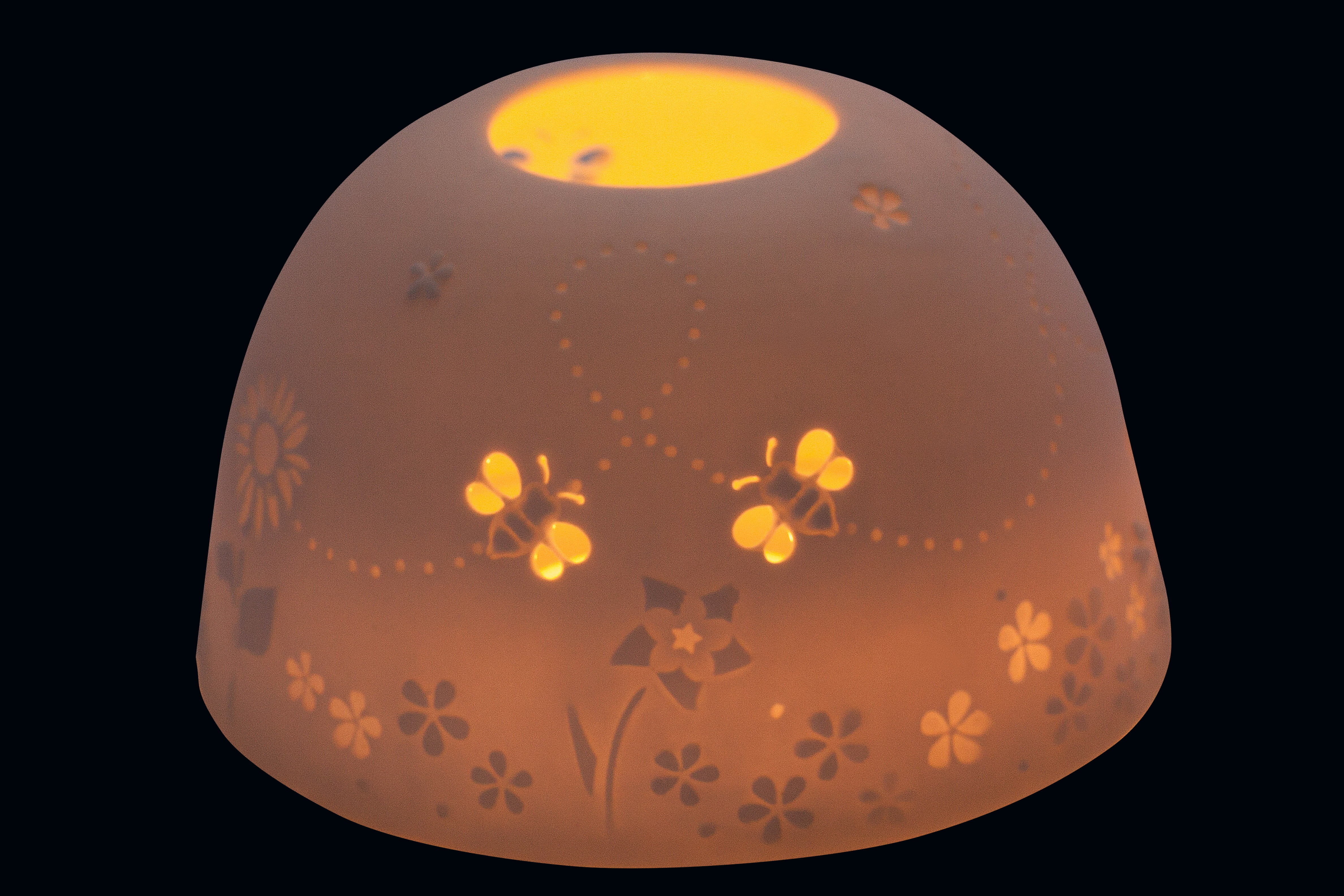 night, 4K, indoors, yellow, filigree, space, windlight, studio shot, science, technology, shape, mood, orange color, bright, illuminated, bees, spring, HD Wallpaper