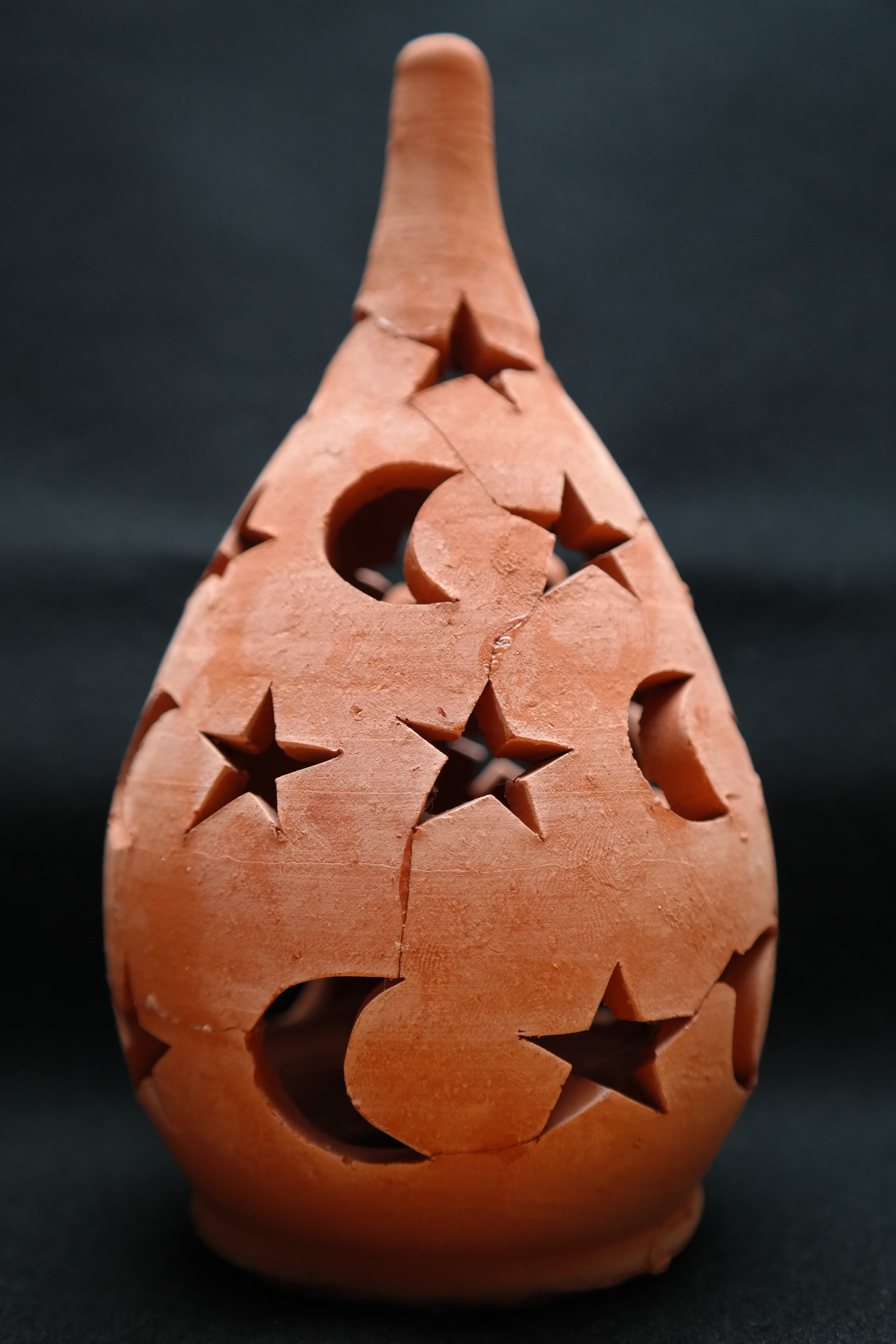 sound, anthropomorphic, close-up, star, carving - craft product, 5K, focus on foreground, jack o lantern, still life, windlight, craft, pottery, no people, Phone HD Wallpaper