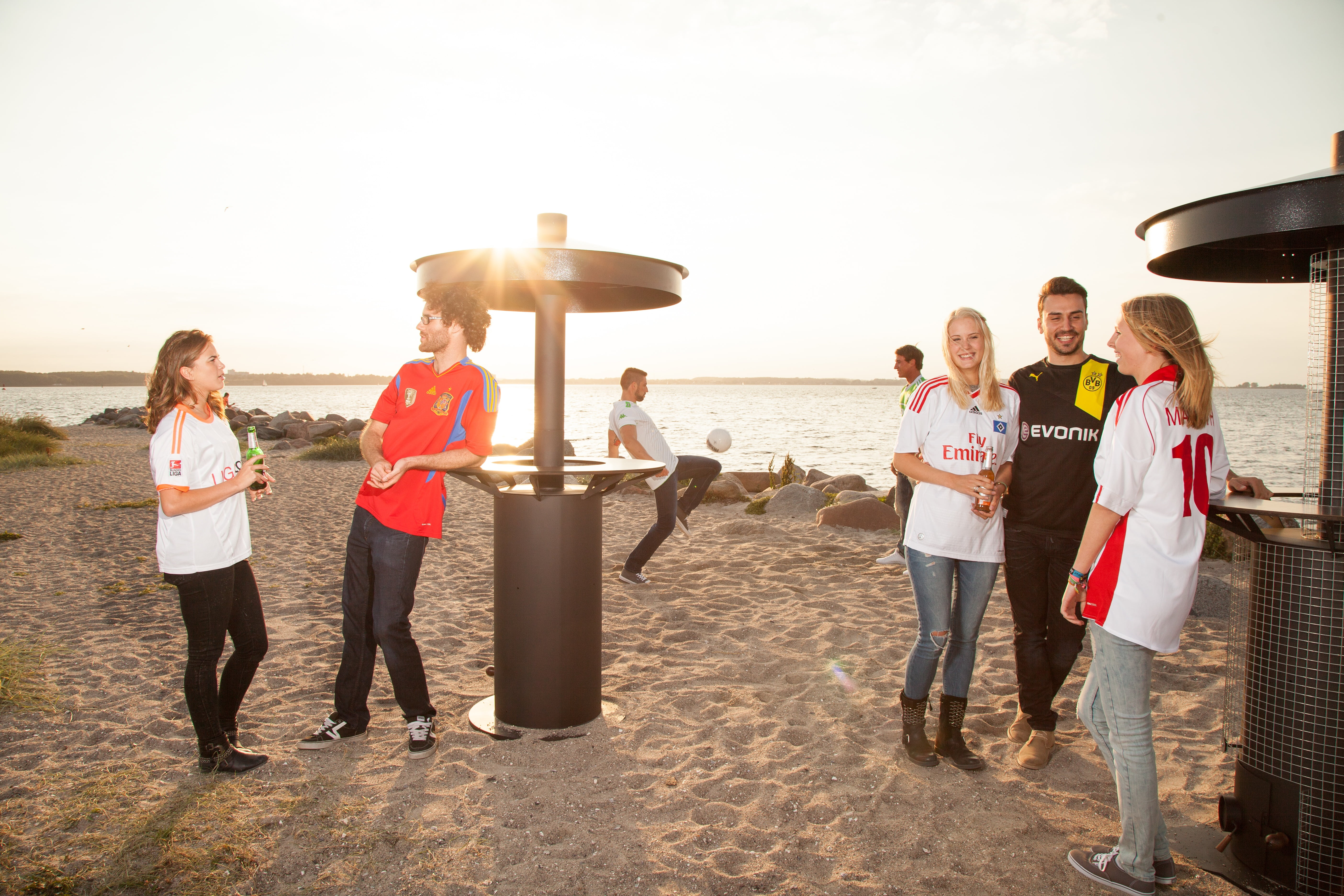 sunset, sun, party, group of people, water, kiel, adult, red, seashore, talking, realxen, happiness, smiling, abendstimmung, joy of life, atmospheric, glass bottle, HD Wallpaper