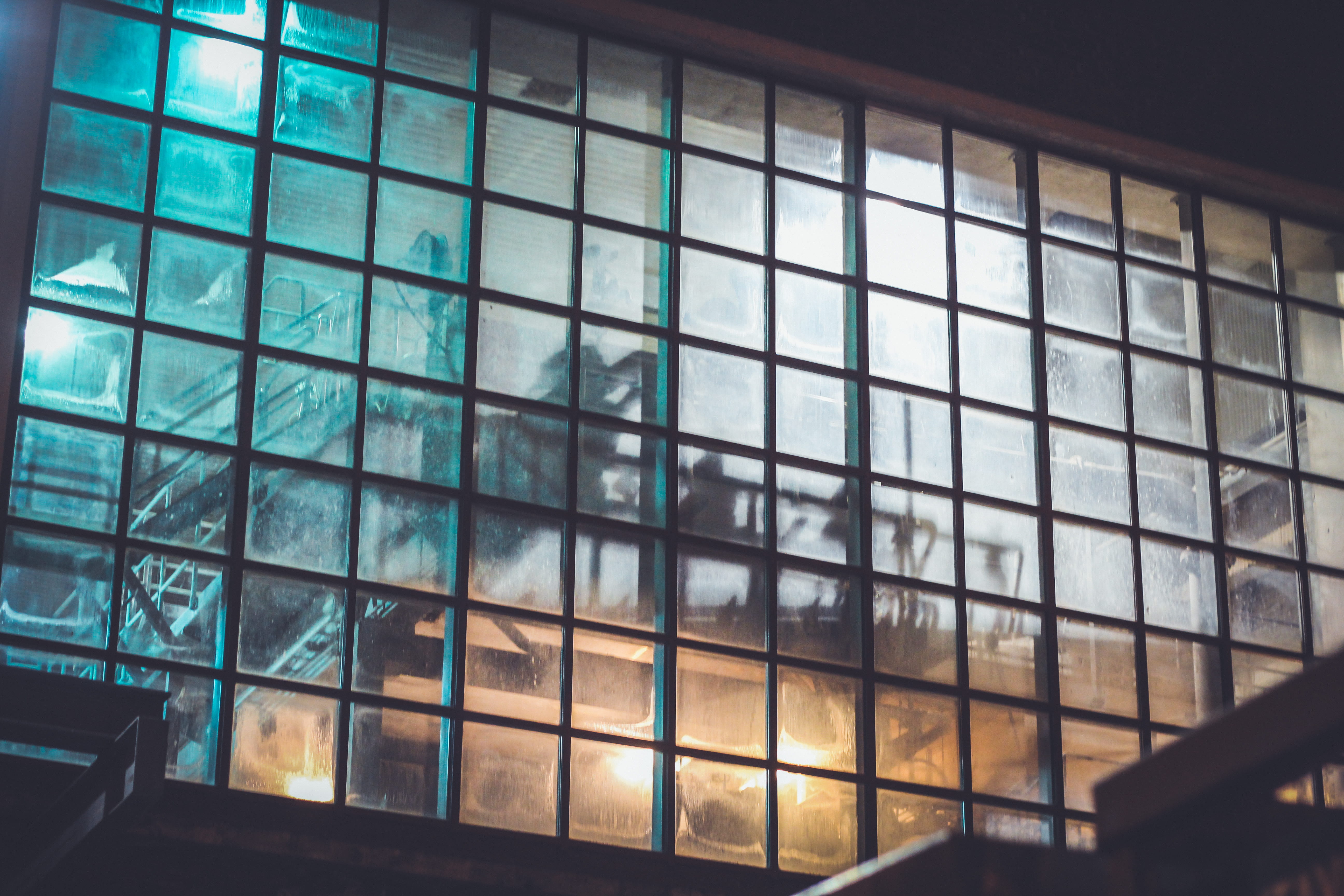reflection, skylight, ice, housing, shape, modern, dome, cloud - sky, glass - material, geometric shape, flare, indoors, architecture, brick, office building, HD Wallpaper