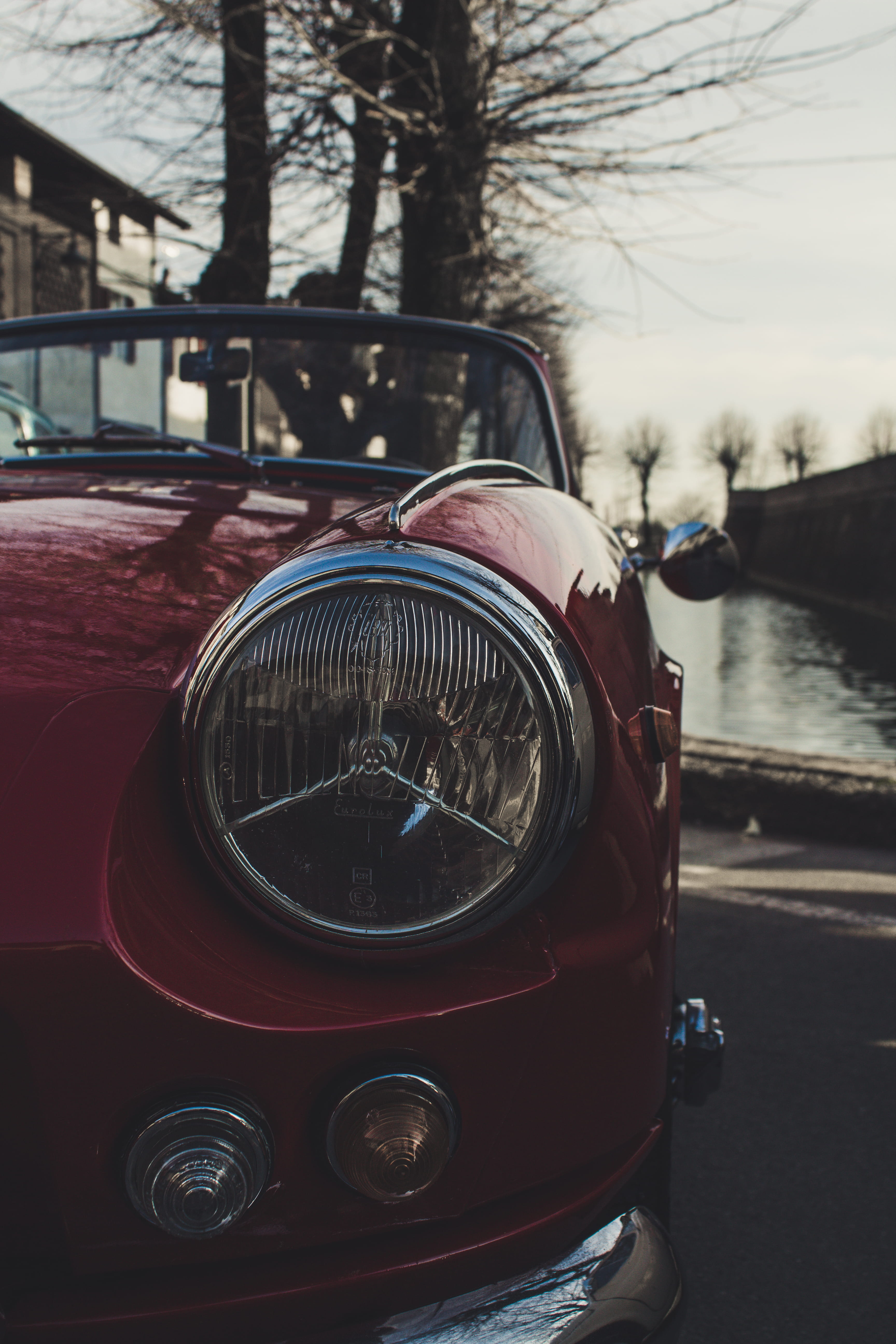 flare, close-up, windshield, traffic light, street, outdoors, water, land vehicle, triumph, car, day, photography, focus on foreground, canal, close, glitter, Phone HD Wallpaper