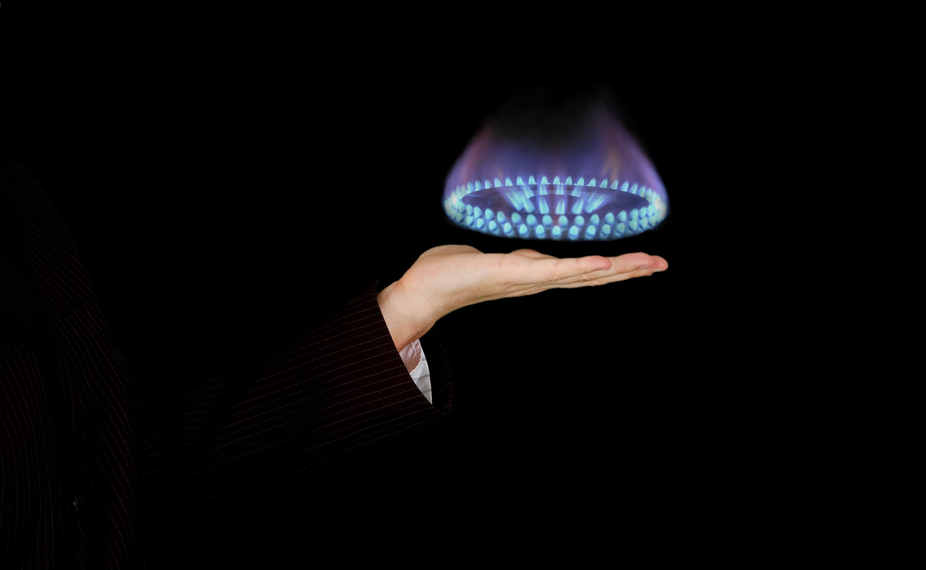 finger, close-up, real people, burning, human body part, holding, cooking, stove, 2K, human hand, heat - temperature, kitchen, power, fire, body part, HD Wallpaper
