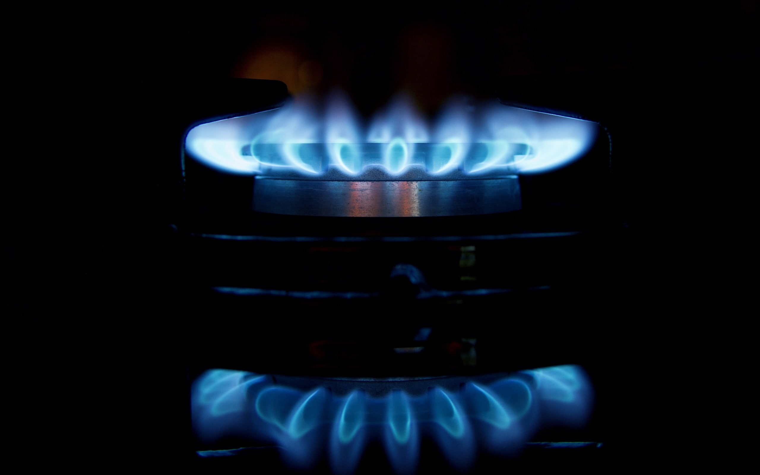 burner - stove top, indoors, fire - natural phenomenon, fossil fuel, fuel and power generation, black background, heat - temperature, 2K, close-up, dark, HD Wallpaper