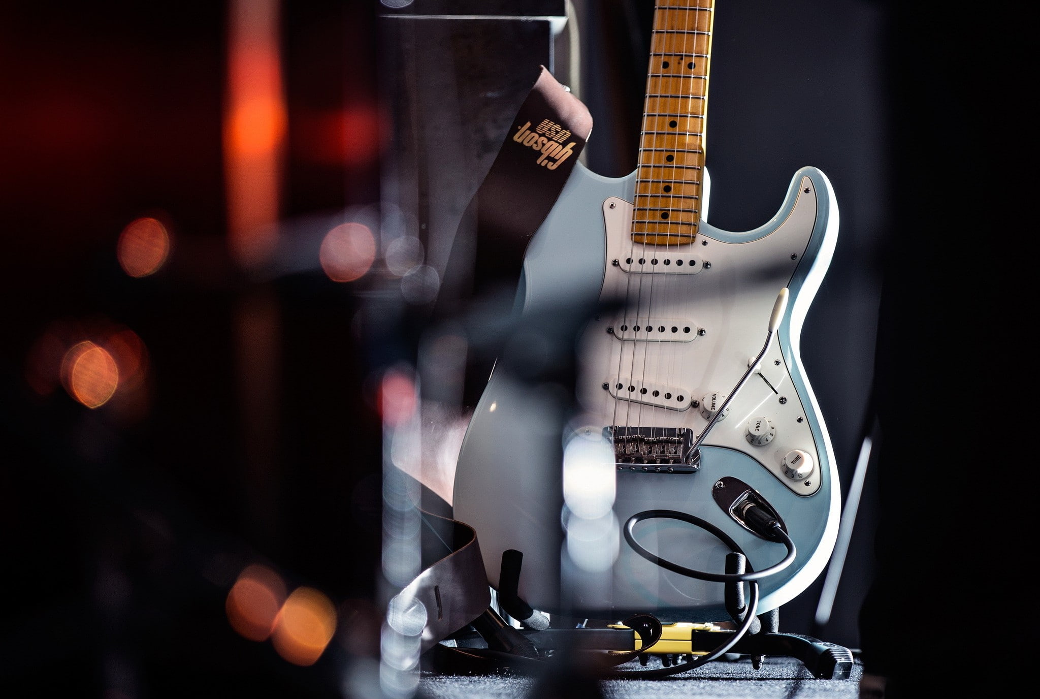 technology, robot, Guitars, stage - performance space, no people, black background, Stylish, rock music, indoors, electronics industry, musical instrument, HD Wallpaper