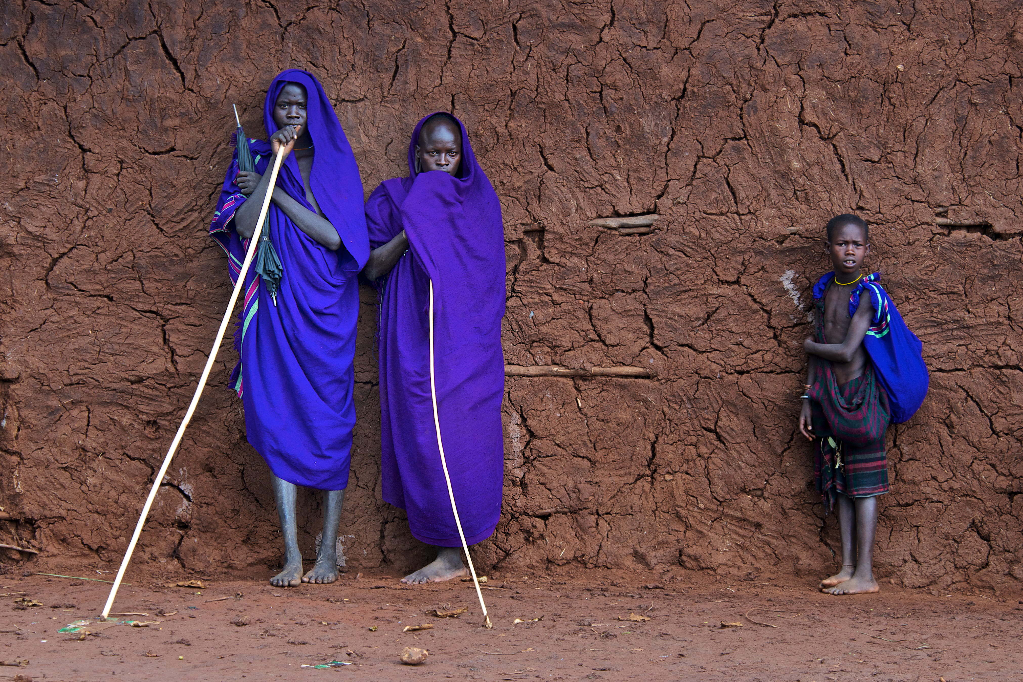 blue, purple, outdoors, three, young adult, people, two people, 4K, wall - building feature, daytime, males, real people, life, omo_valley, boys, brown, HD Wallpaper