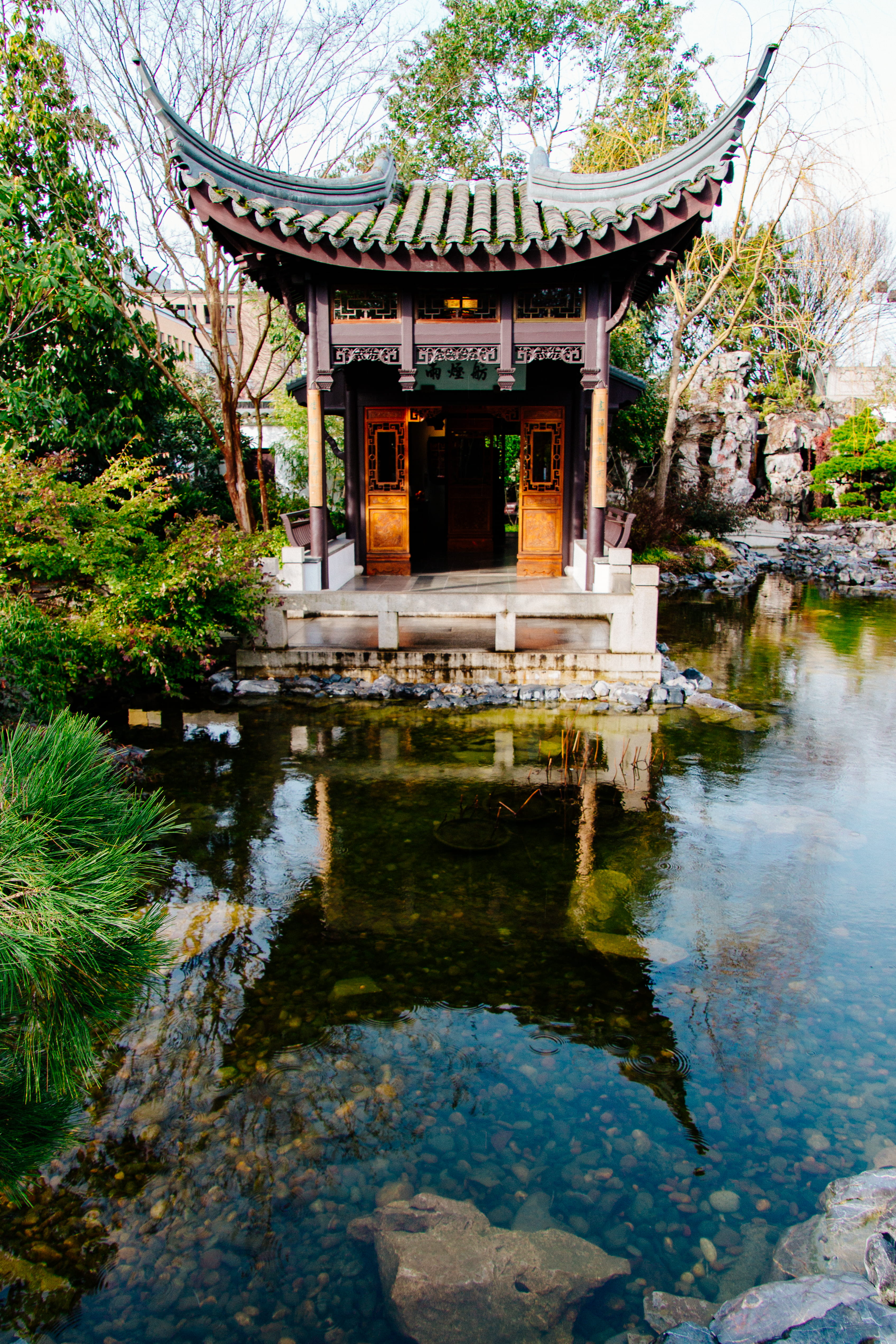 lake, roof, religion, daytime, formal garden, 4K, oregon, portland, reflection, building exterior, belief, garden, plant, nature, building, shrine, lan su chinese garden, Phone HD Wallpaper