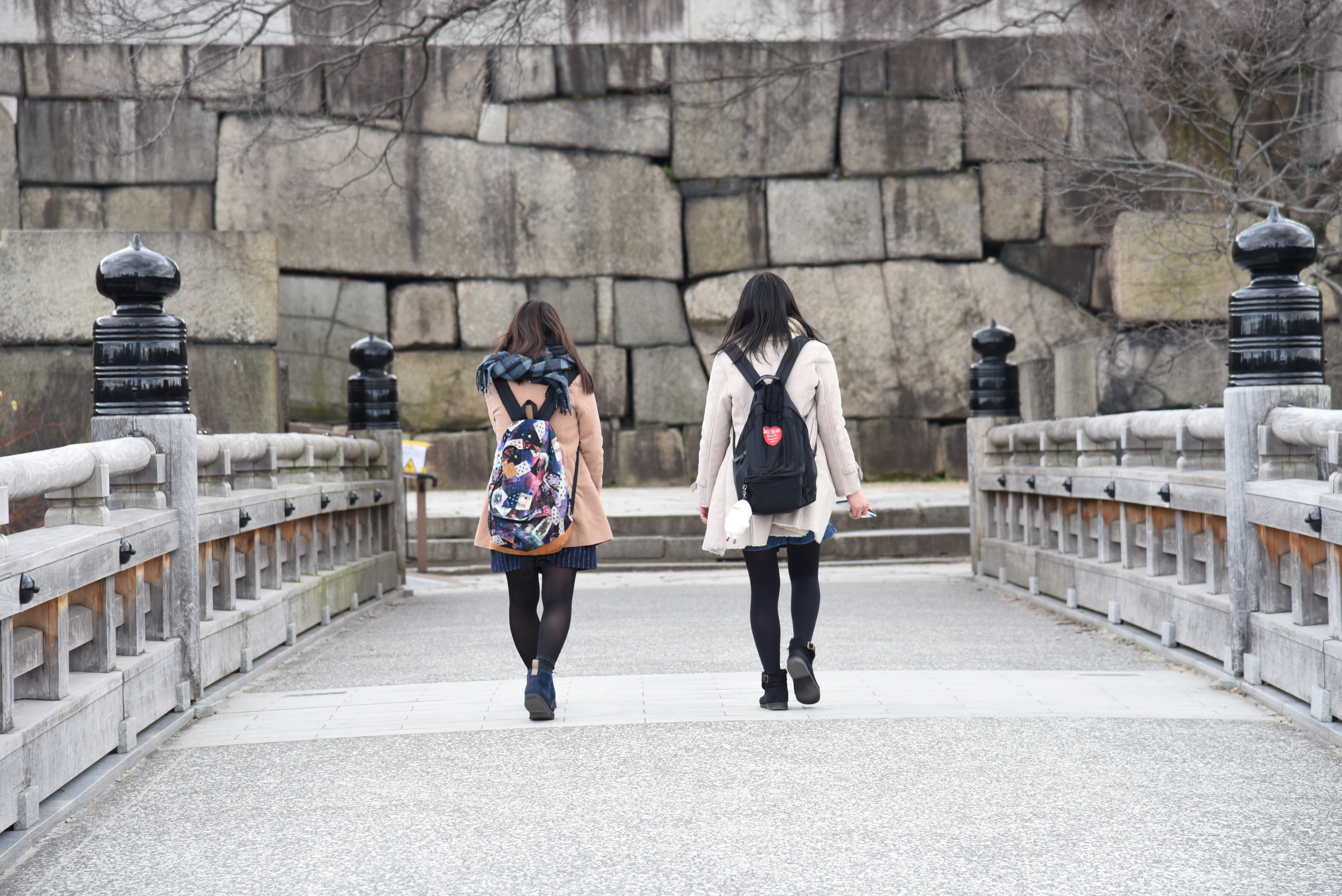real people, women, city, architecture, osaka, rear view, tourism, bridge - man made structure, togetherness, on the move, stone, clothing, incidental people, HD Wallpaper