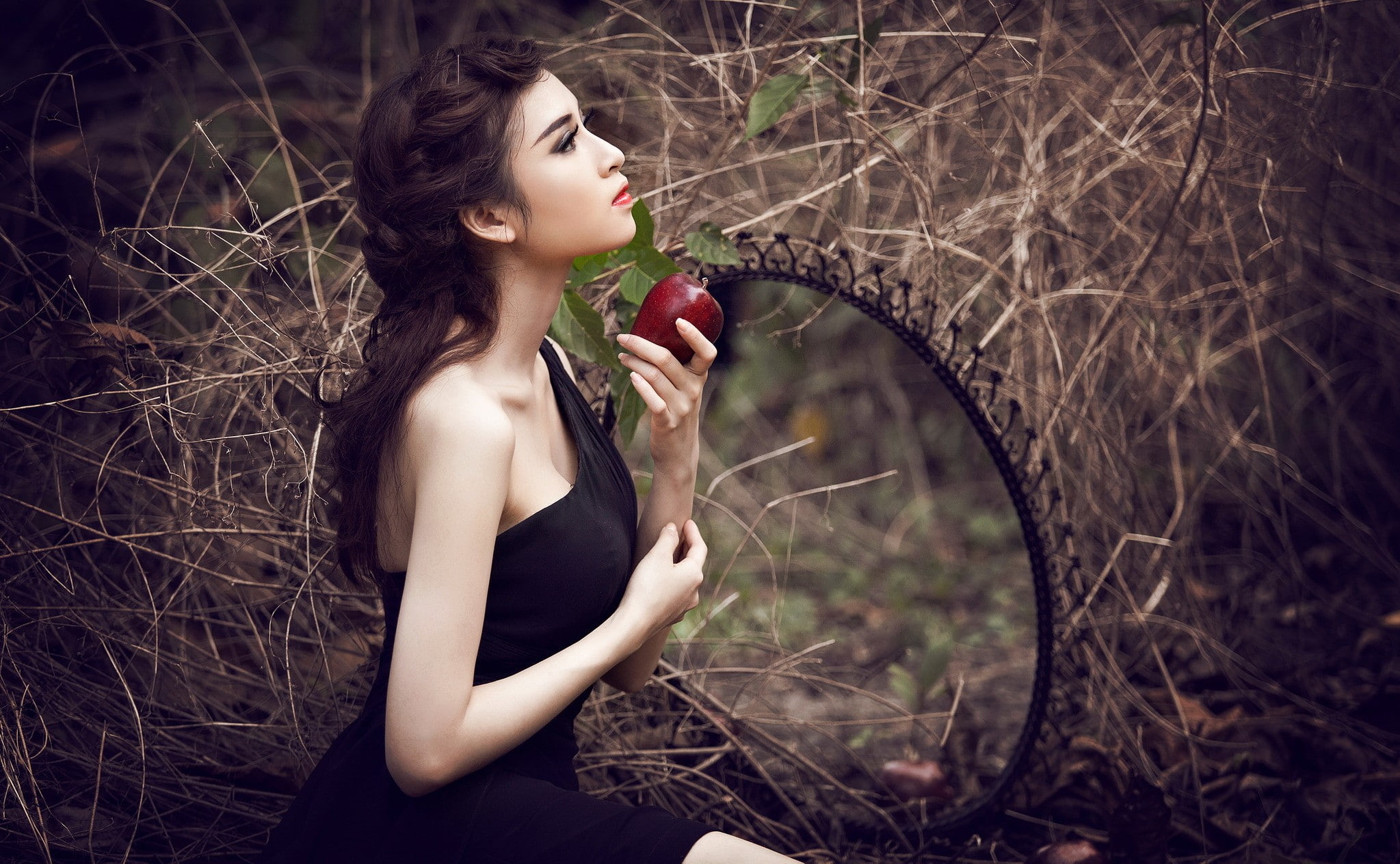 apples, women, one person, Miki Nguyen, outdoors, long hair, beautiful woman, holding, Asian, young adult, 1080P, nature, fashion, beautiful people, plant, HD Wallpaper