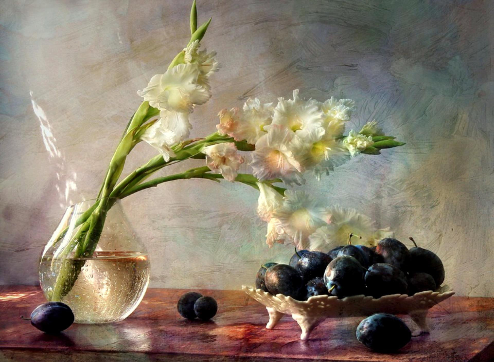 1080P, table, 3d and abstract, plums, gladiolas, still, serving dish, white flowers, vase, HD Wallpaper