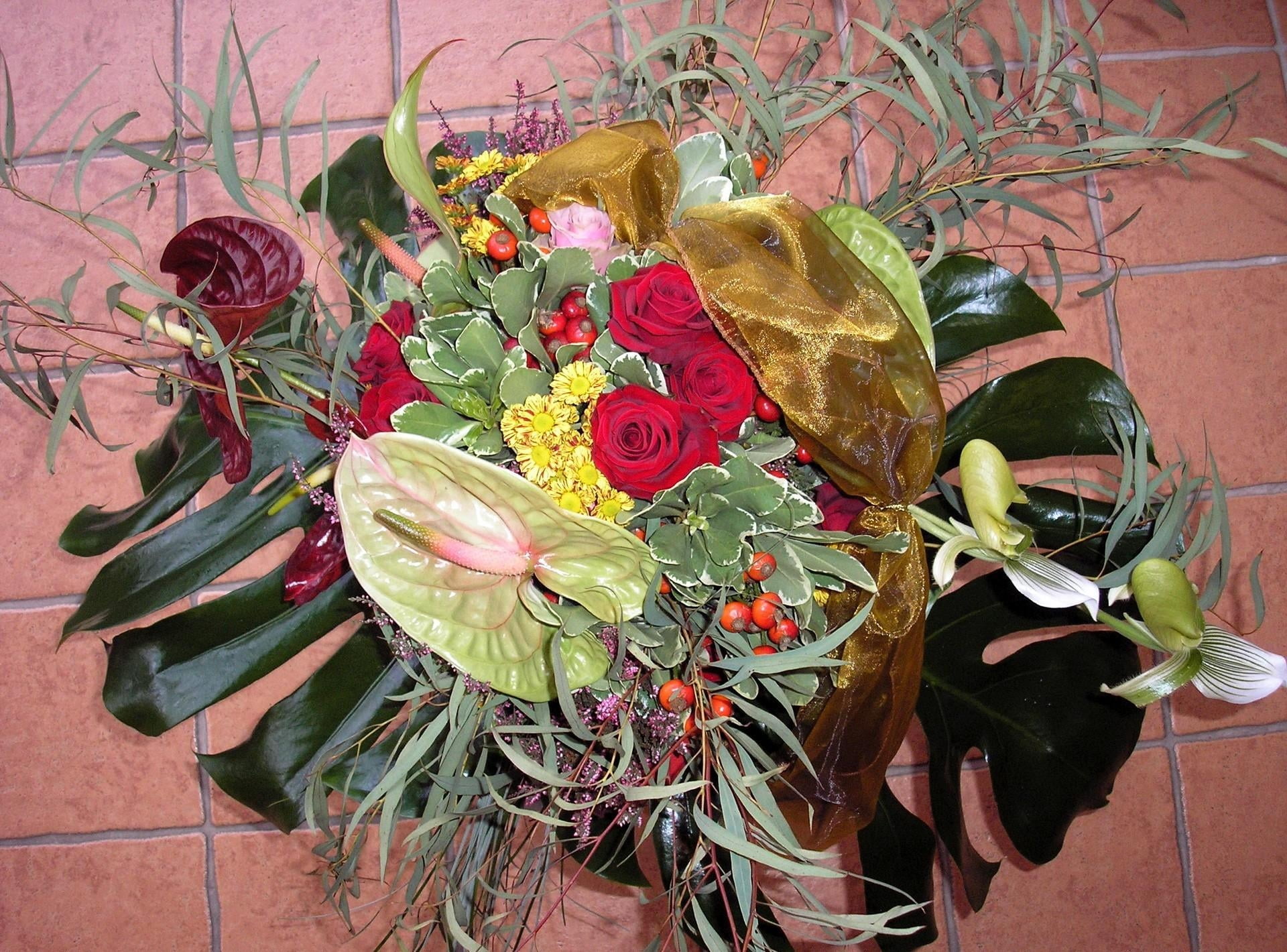plant part, celebration, summer, outdoors, 1080P, decoration, beauty in nature, flowers, backgrounds, growth, bouquet, tiles, leaf, flower Head, roses, HD Wallpaper