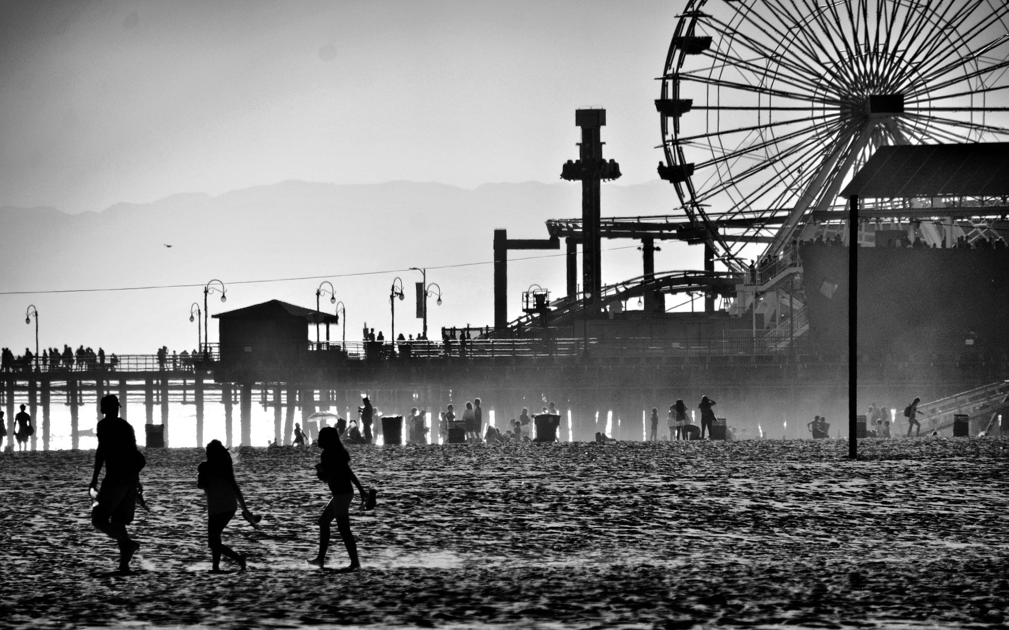 water, men, amusement park, beach, outdoors, architecture, women, day, group of people, monochrome, sand, adult, built structure, photography, real people, HD Wallpaper