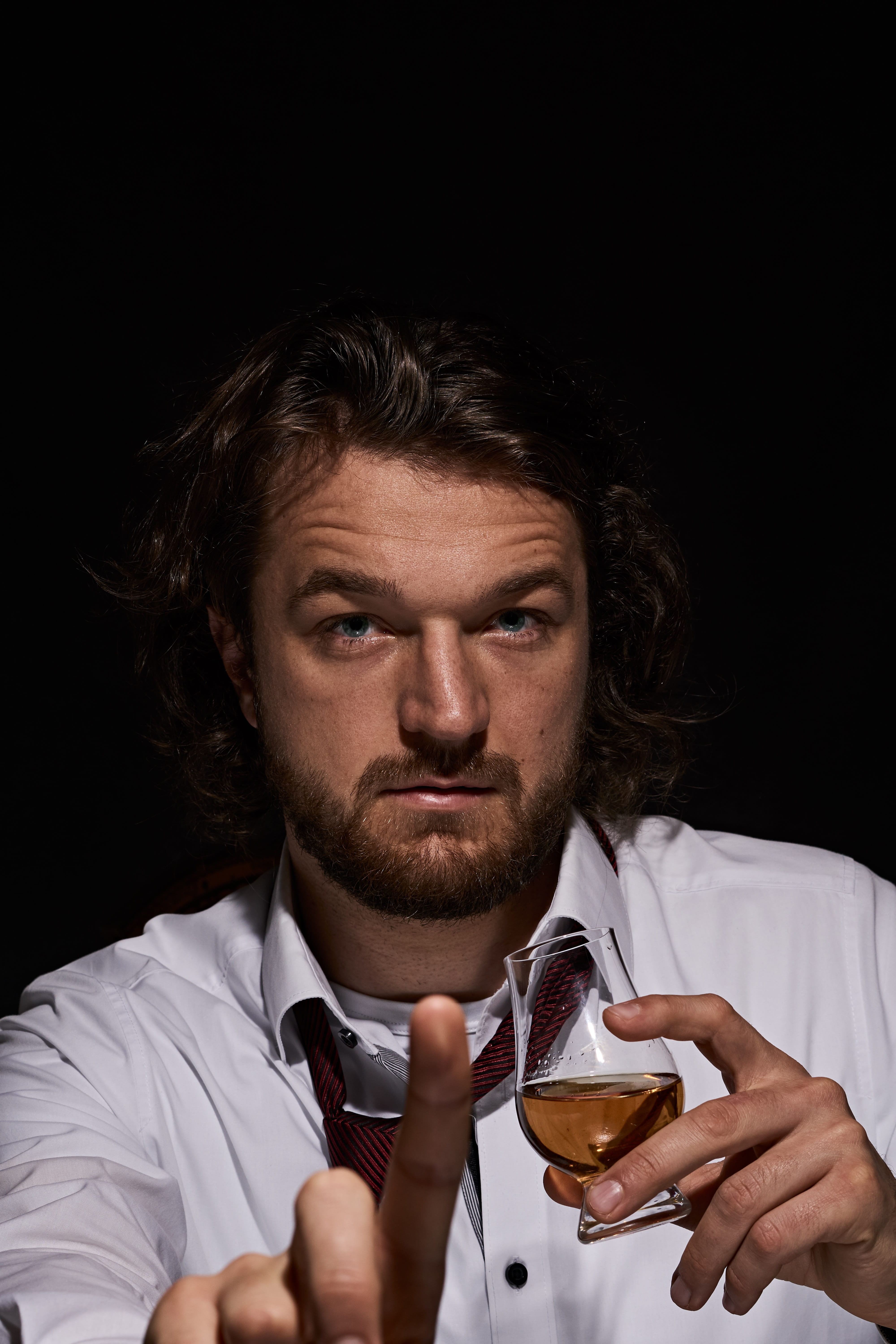 black background, rum, mid adult men, mid adult, holding, men, one person, brandy, food and drink, 5K, studio shot, glass, spirits, attention, drink, adult, Phone HD Wallpaper
