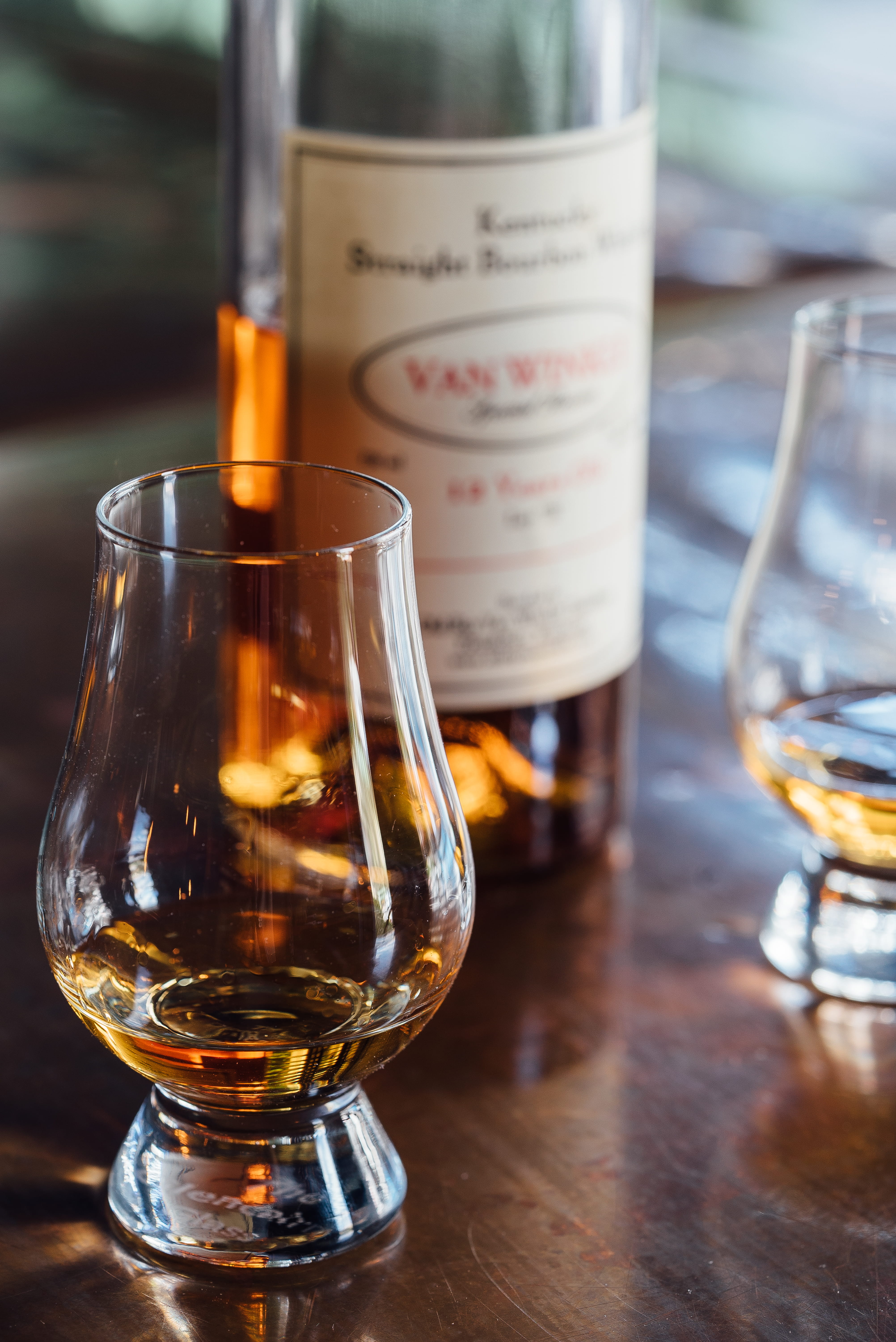 focus on foreground, pappy van winkle, household equipment, bourbon, indoors, bottle, food and drink, van winkle, drinking glass, no people, whiskey, beer glass, Phone HD Wallpaper