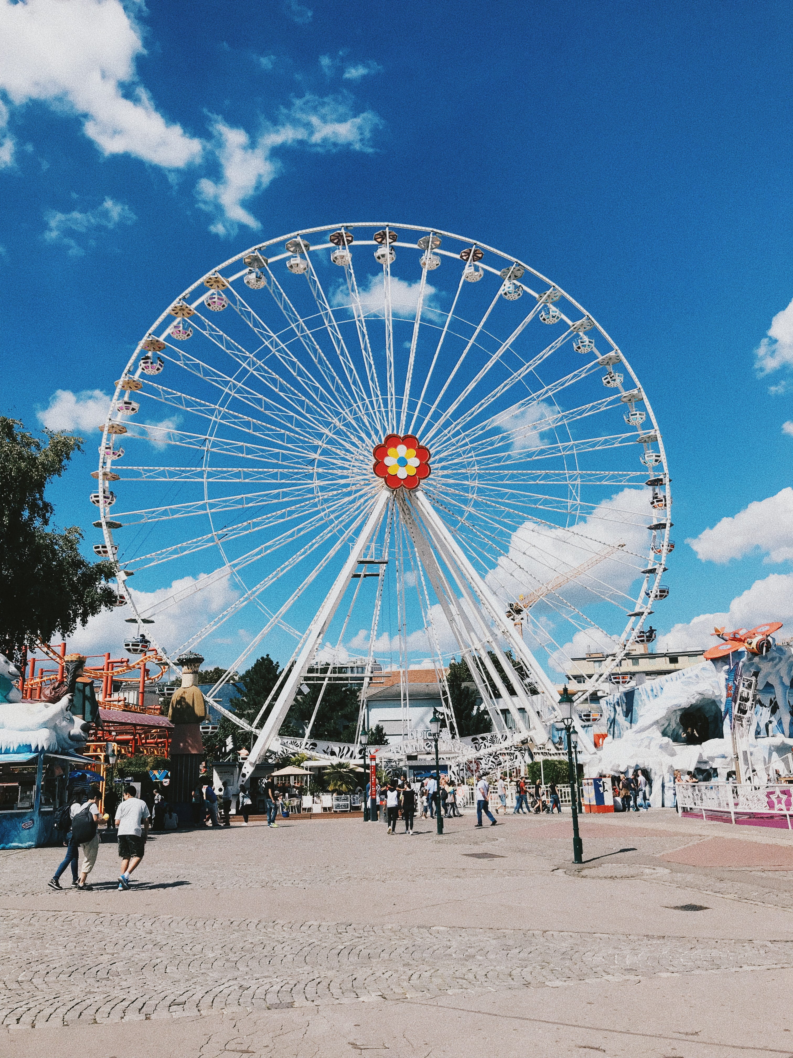city, austria, group of people, crowd, mood, amusement park, large group of people, arts culture and entertainment, city live, incidental people, sky, architecture, Phone HD Wallpaper
