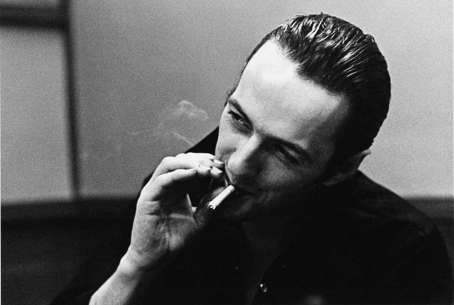 bad habit, young men, leisure activity, communication, 720P, one person, smoking issues, young adult, holding, joe strummer the future is unwritten, indoors, HD Wallpaper