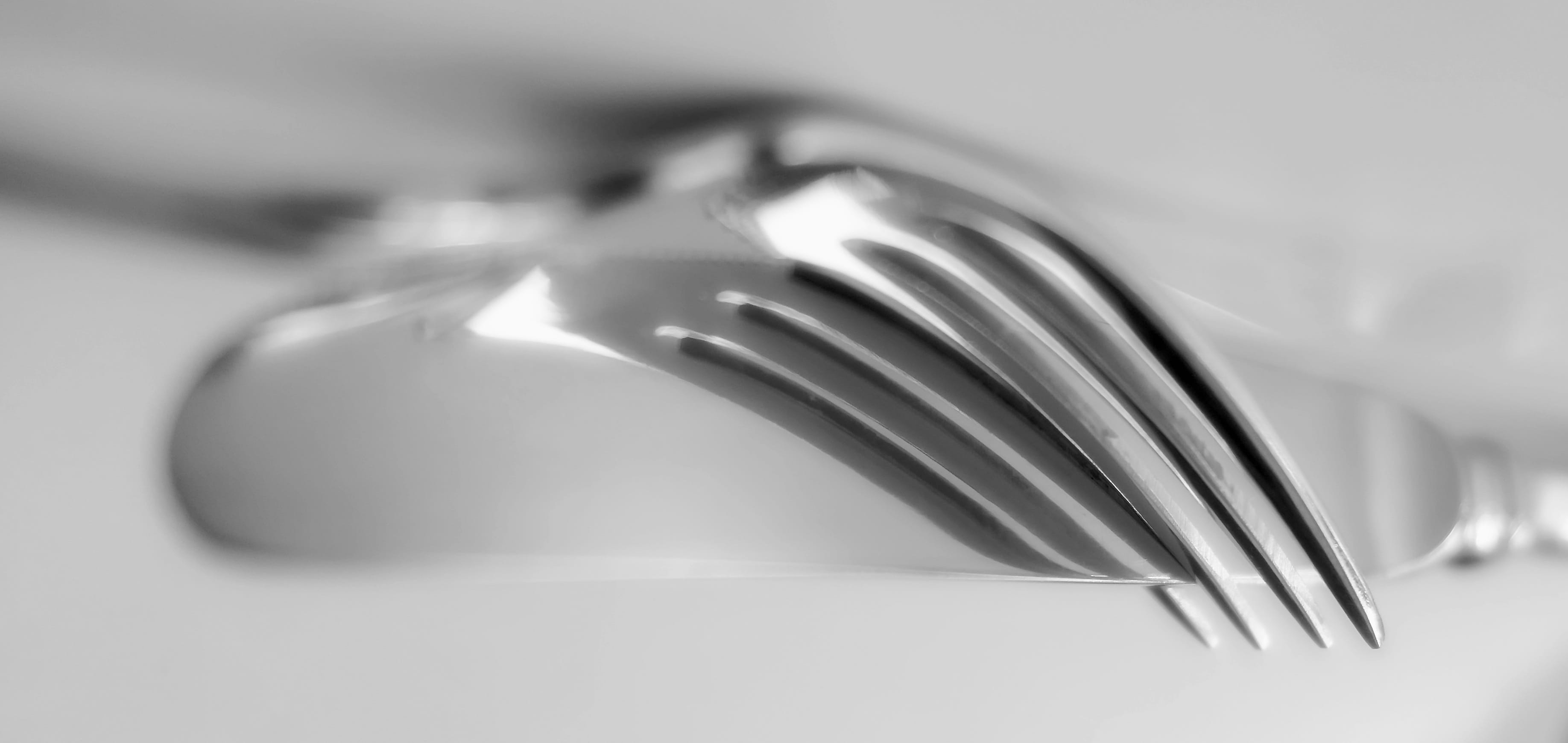 cutlery, gloss, modern, single object, silver - metal, 2K, crockery, shiny, indoors, stainless steel, selective focus, focus on foreground, fork, no people, HD Wallpaper