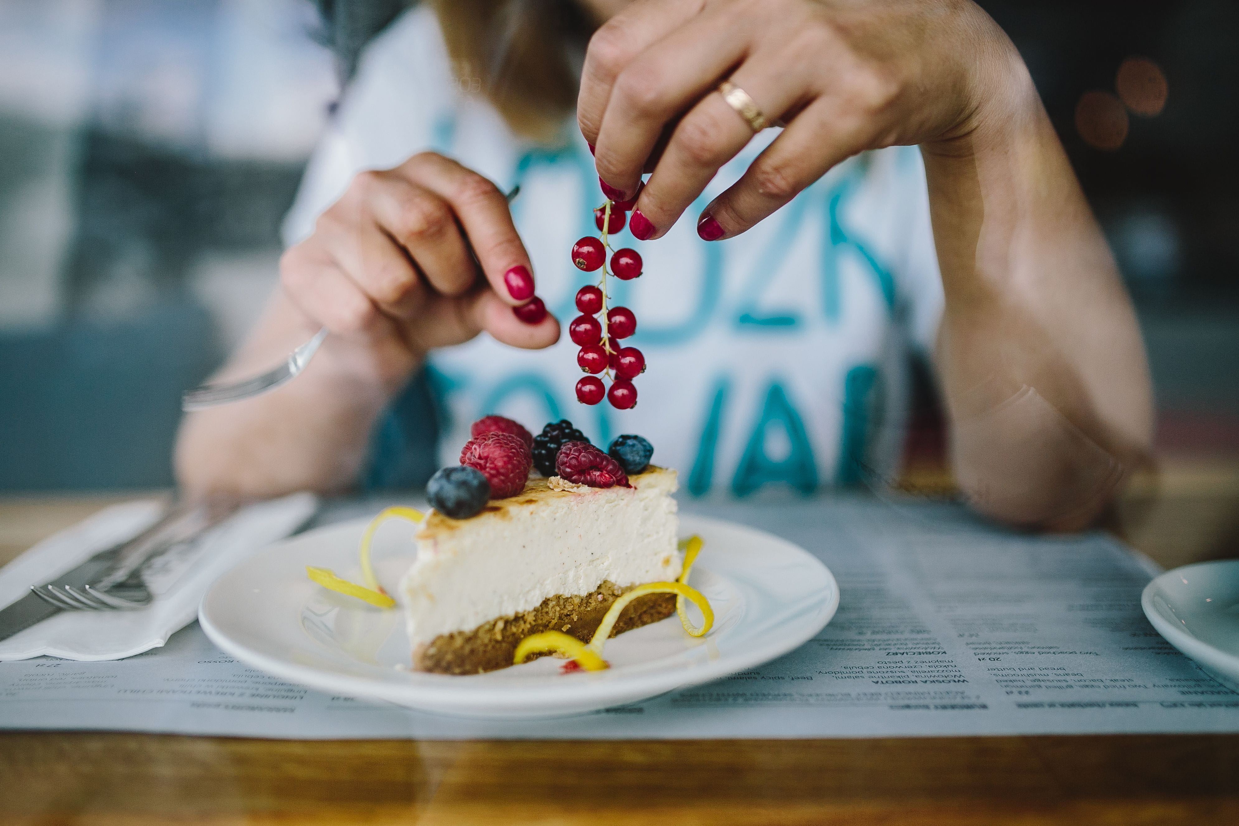 coffee, sweet, time, kitchen utensil, food and drink, cheese cake, indoors, indulgence, human hand, offspring, cake, dessert, selective focus, temptation, HD Wallpaper