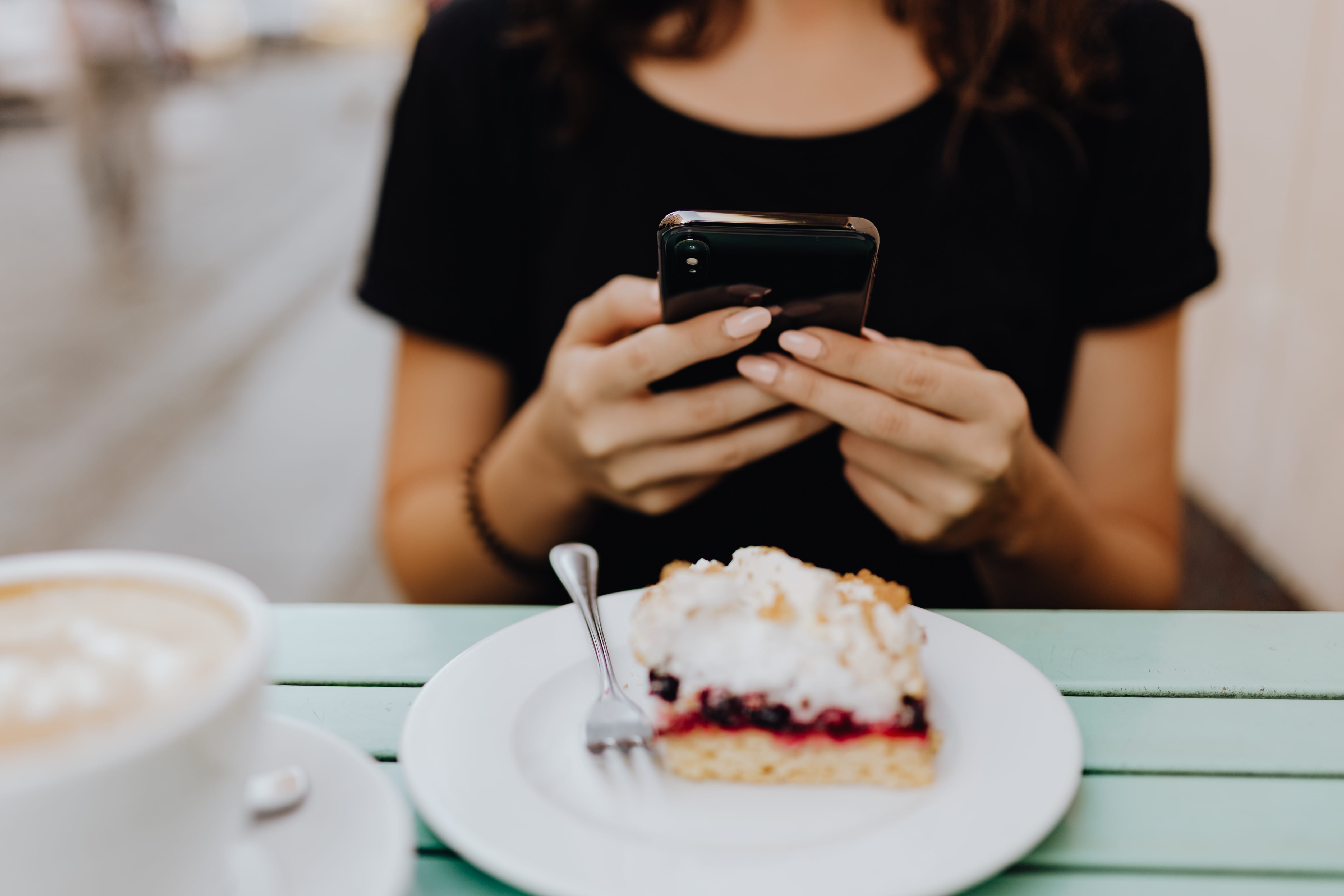 wireless technology, mobile phone, business, holding, eating, one person, communication, cake, friends, lunch, sitting, retaurant, meal, table, 4K, cafe late, HD Wallpaper