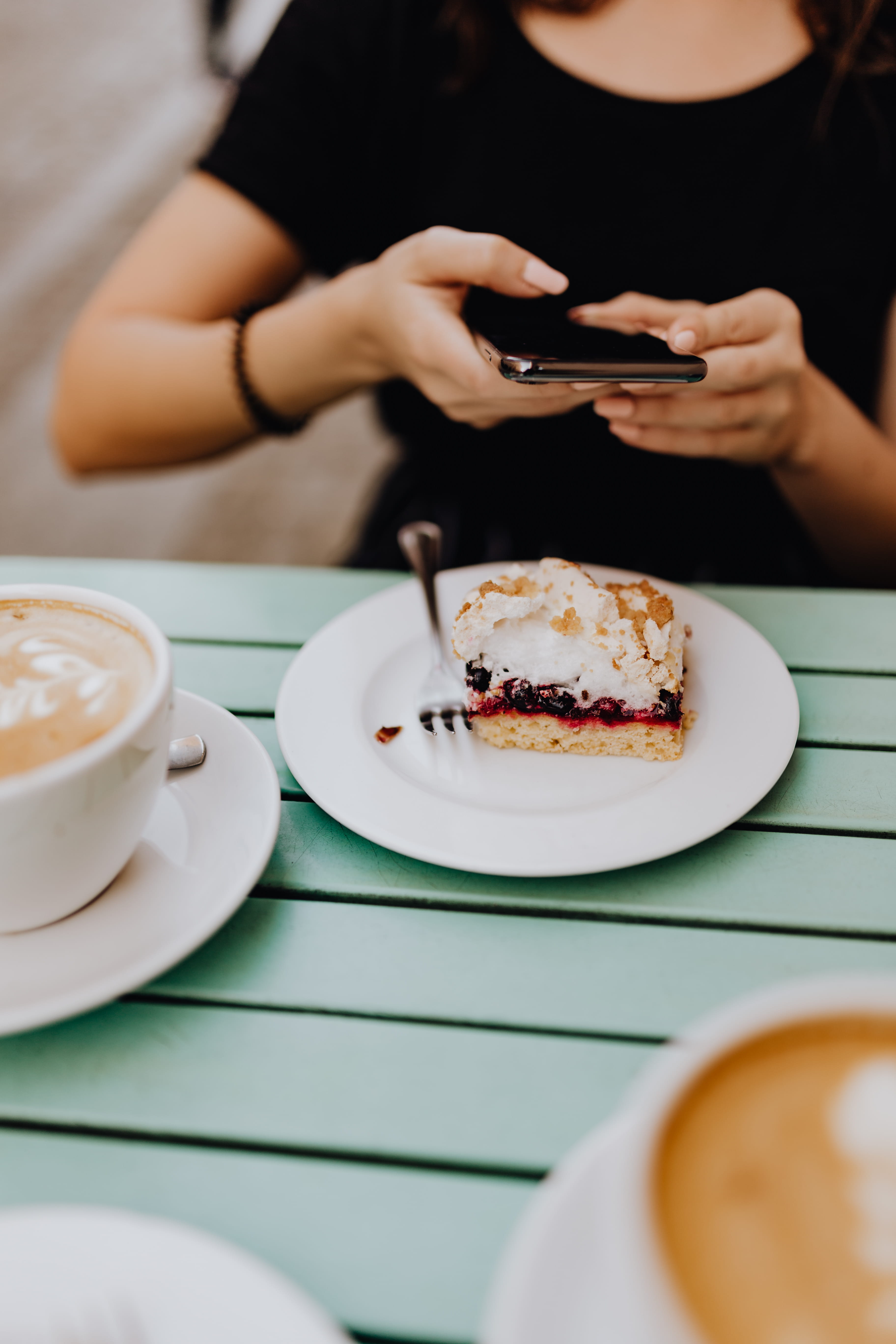 midsection, hand, coffee cup, real people, adult, dessert, cafe, portable information device, food and drink, 5K, coffee, grafconf, friends, holding, sweet, Phone HD Wallpaper