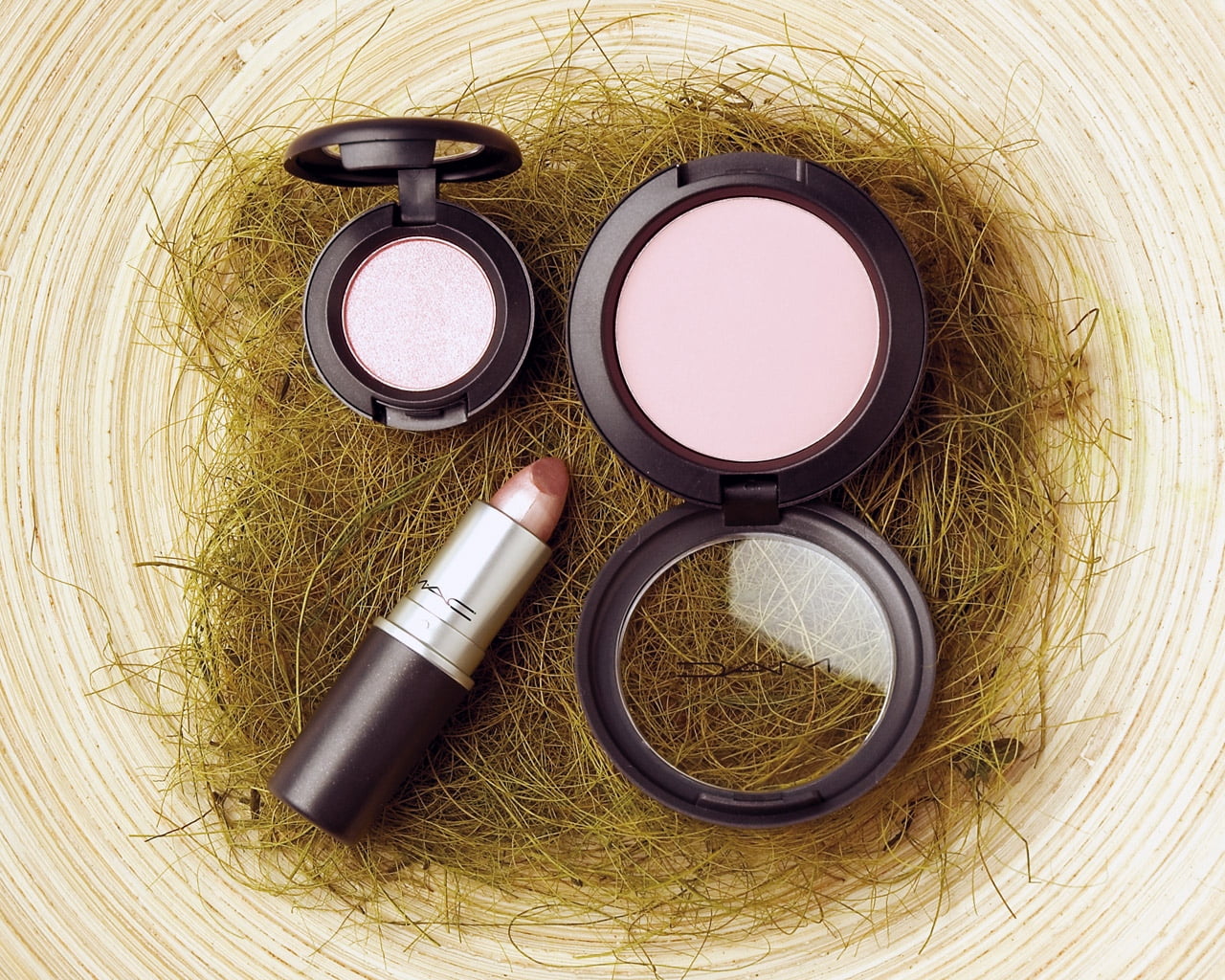 blush, powders, studio shot, make-up, powder Compact, body care and beauty, high angle view, liptick, make-up brush, face Powder, glamour, backgrounds, HD Wallpaper