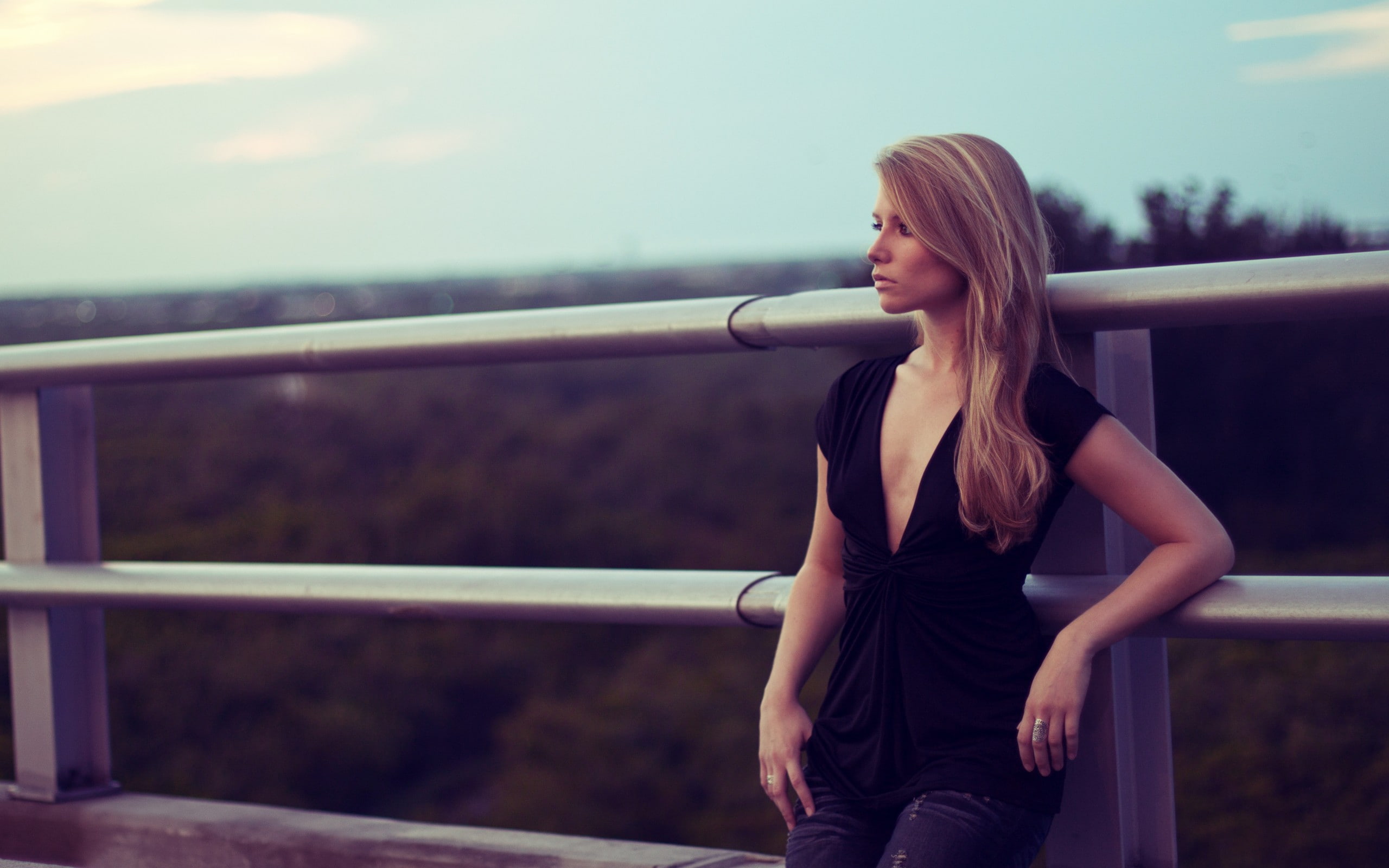 blonde, clothing, jeans, looking away, 2K, looking, away, women, black clothing, black, outdoors, HD Wallpaper