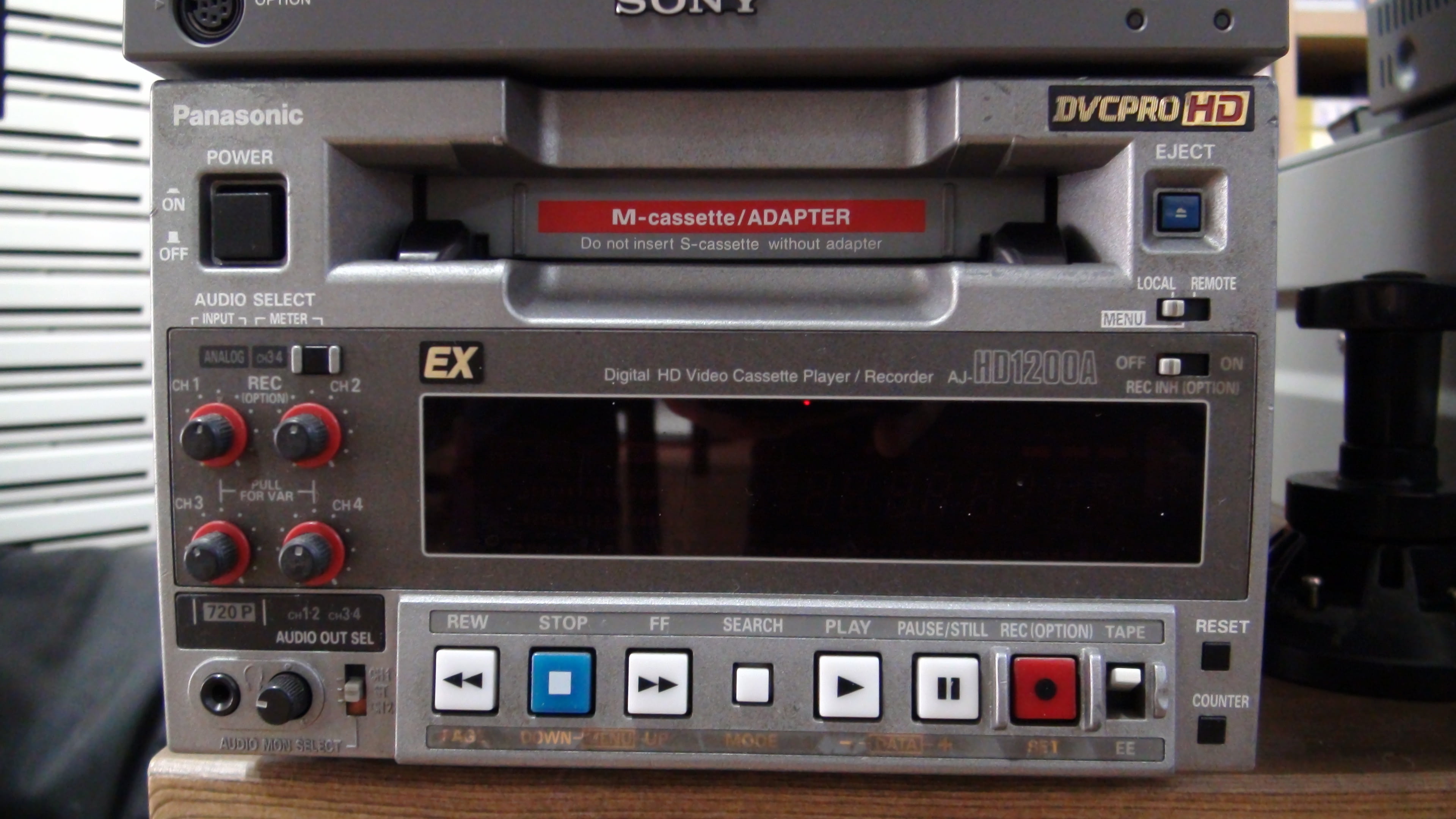 no people, indoors, stereo, machinery, text, audio Equipment, electronics industry, sound, metal, radio, close-up, panasonic, accuracy, sound recording equipment, HD Wallpaper