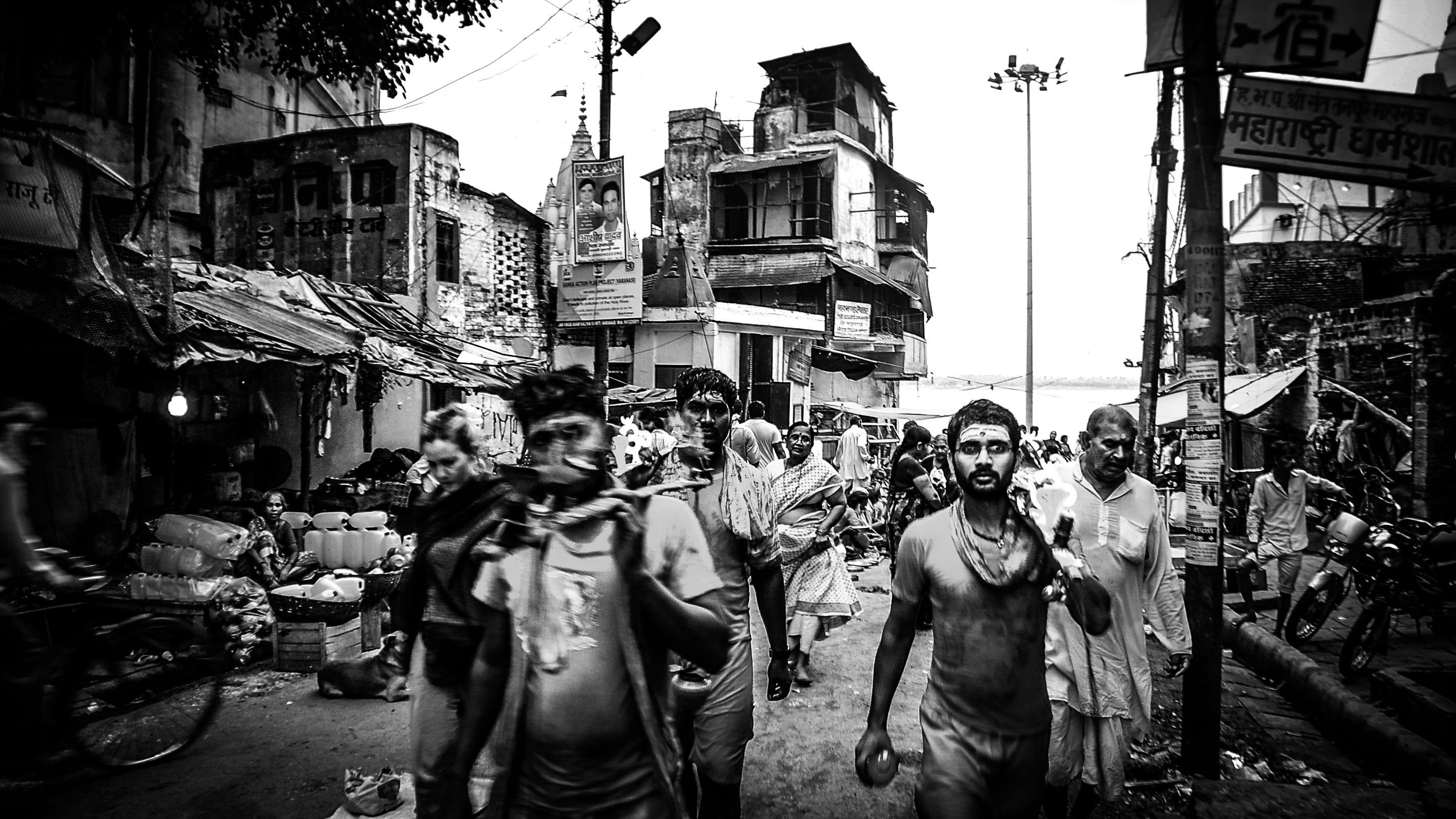 architecture, concepts And Ideas, carrying, black And White, real people, men, transportation, photo, day, walking, group of people, large group of people, HD Wallpaper