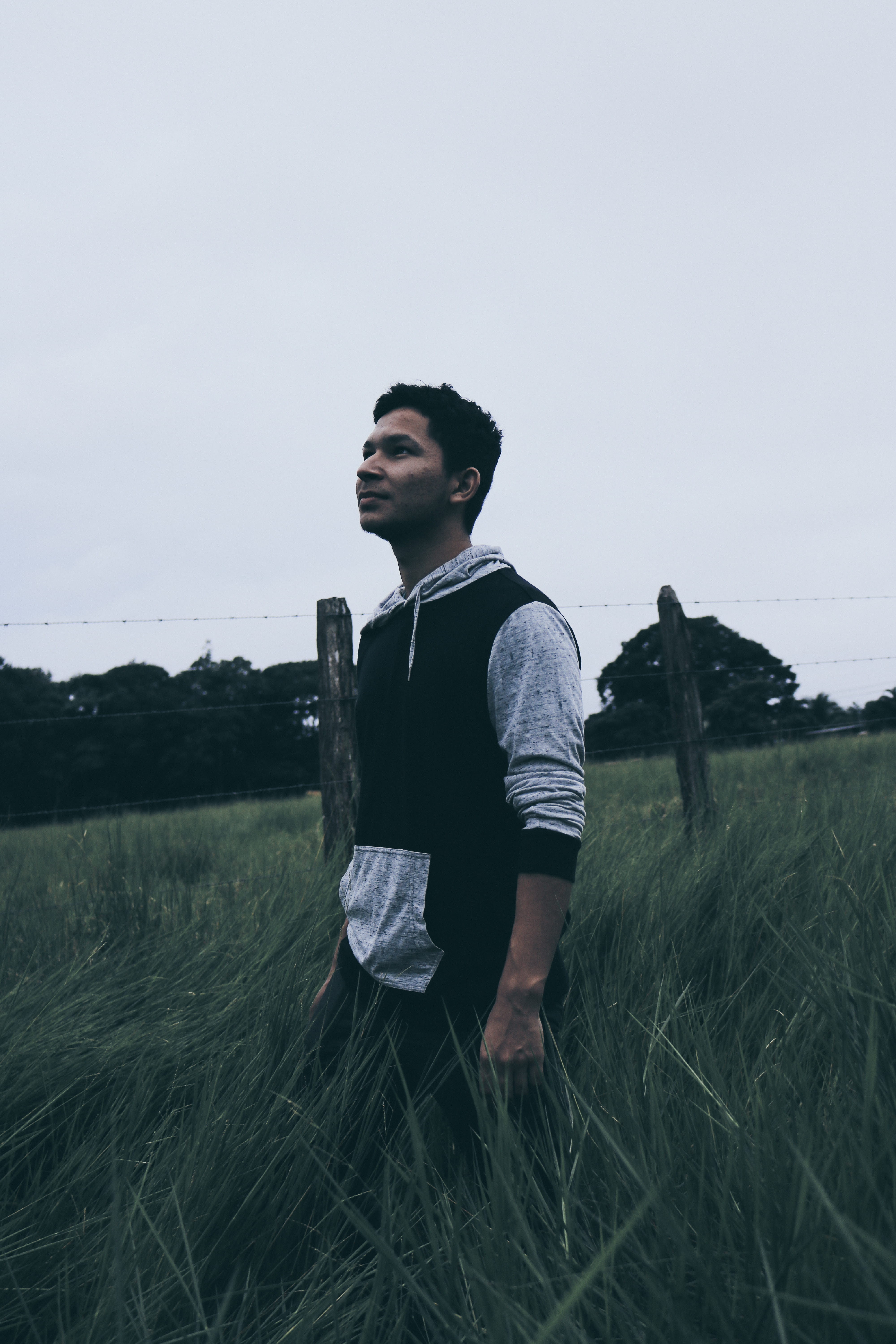contemplation, model, real people, standing, panama, 5K, outdoors, young adult, sky, hoodie, community, land, lifestyles, one person, hope, casual clothing, Phone HD Wallpaper