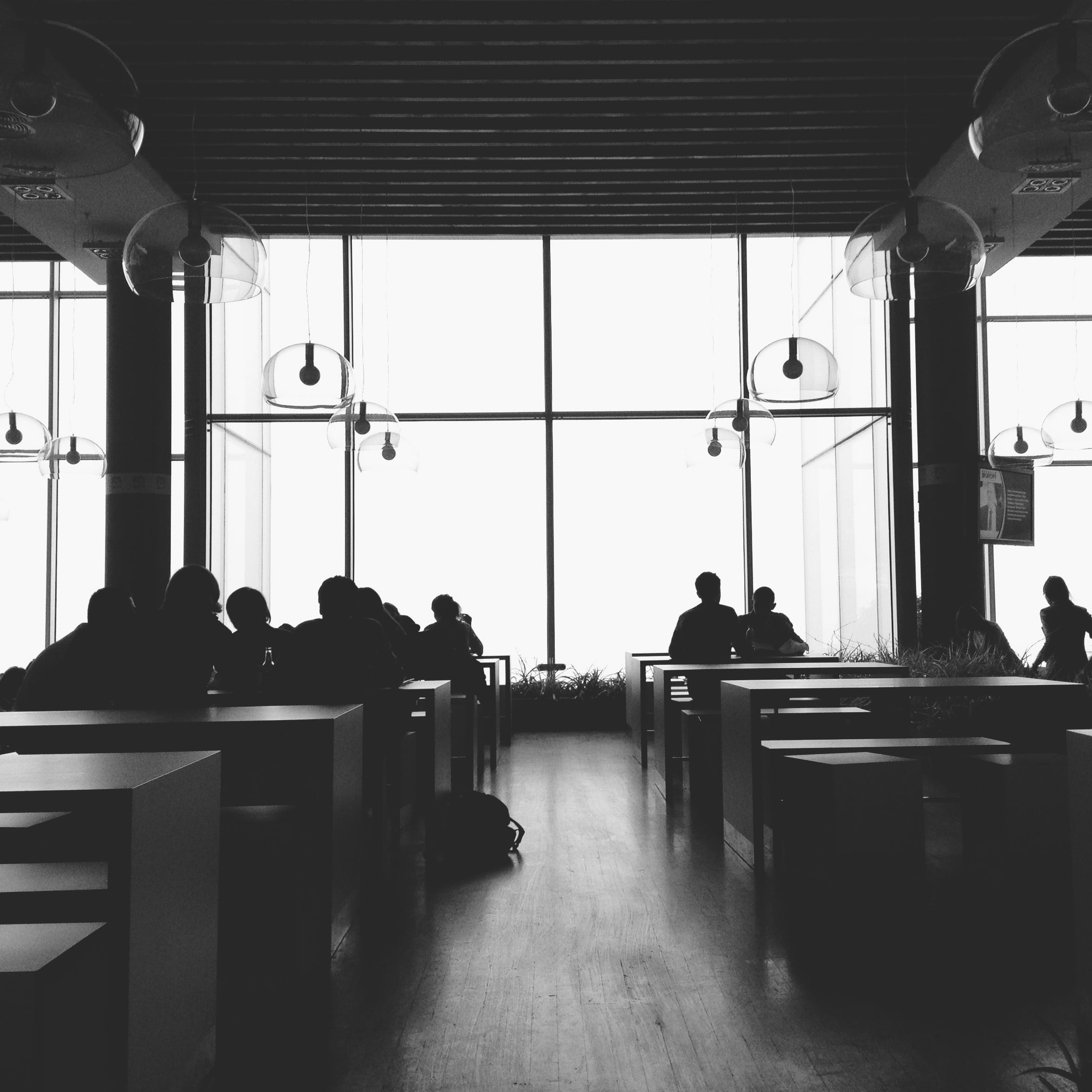 chatting, day, room, lifestyles, modern, silhouette, ceiling, cafeteria, black-and-white, women, eating, seat, waiting, people, sitting, built structure, Phone HD Wallpaper