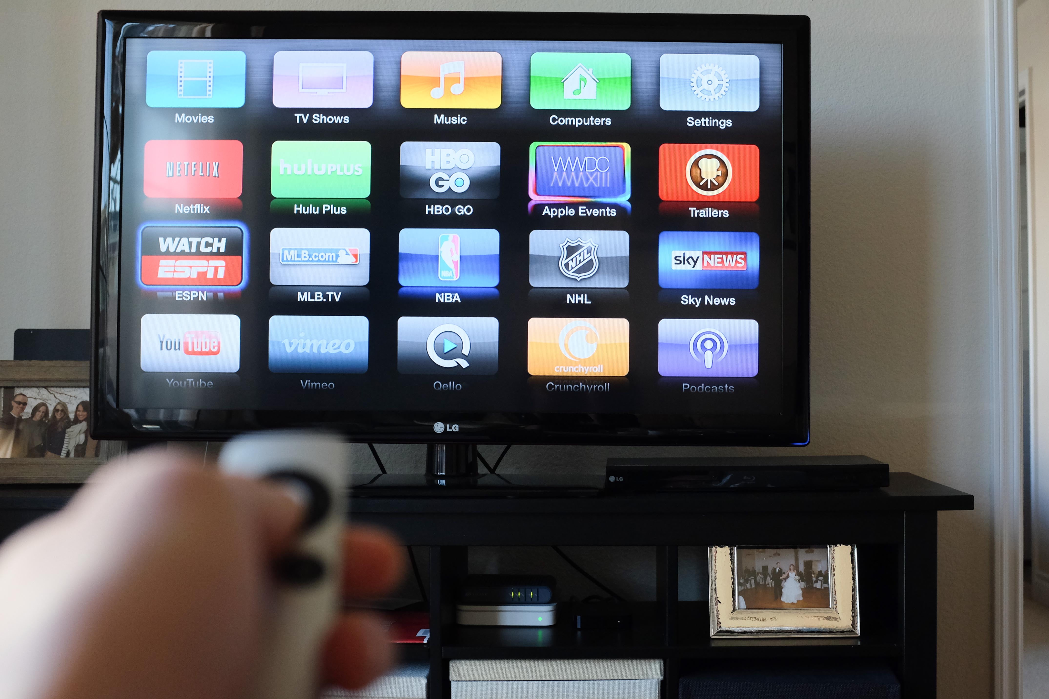 close-up, no People, apple tv, control, finger, 2015, editorial, wireless Technology, flat, connection, computer, 4K, human hand, indoors, liquid-Crystal Display, HD Wallpaper