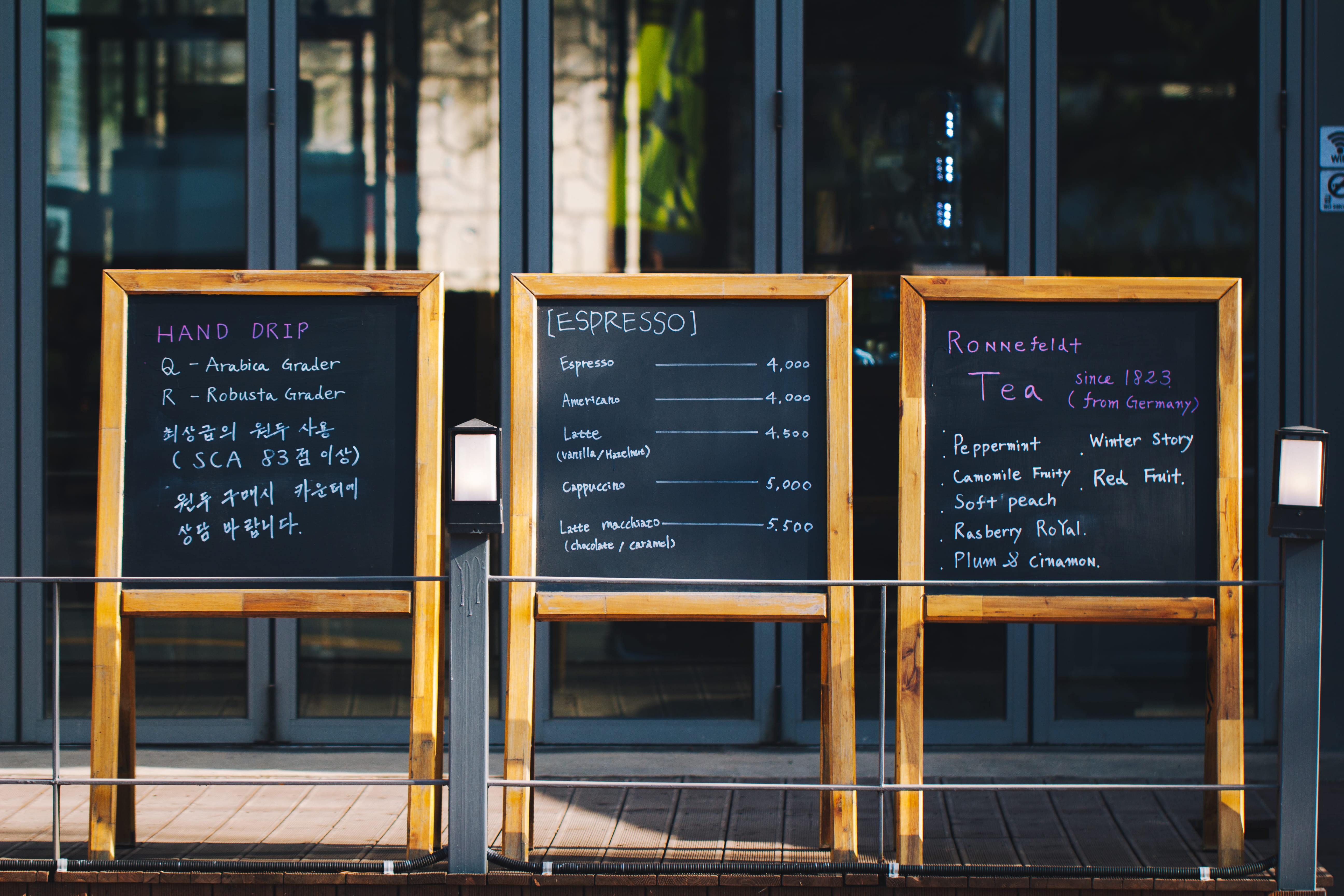 5K, architecture, glass, message, built structure, outdoors, writing, panel, sign, chalkboard, choice, communication, board, focus on foreground, building, HD Wallpaper