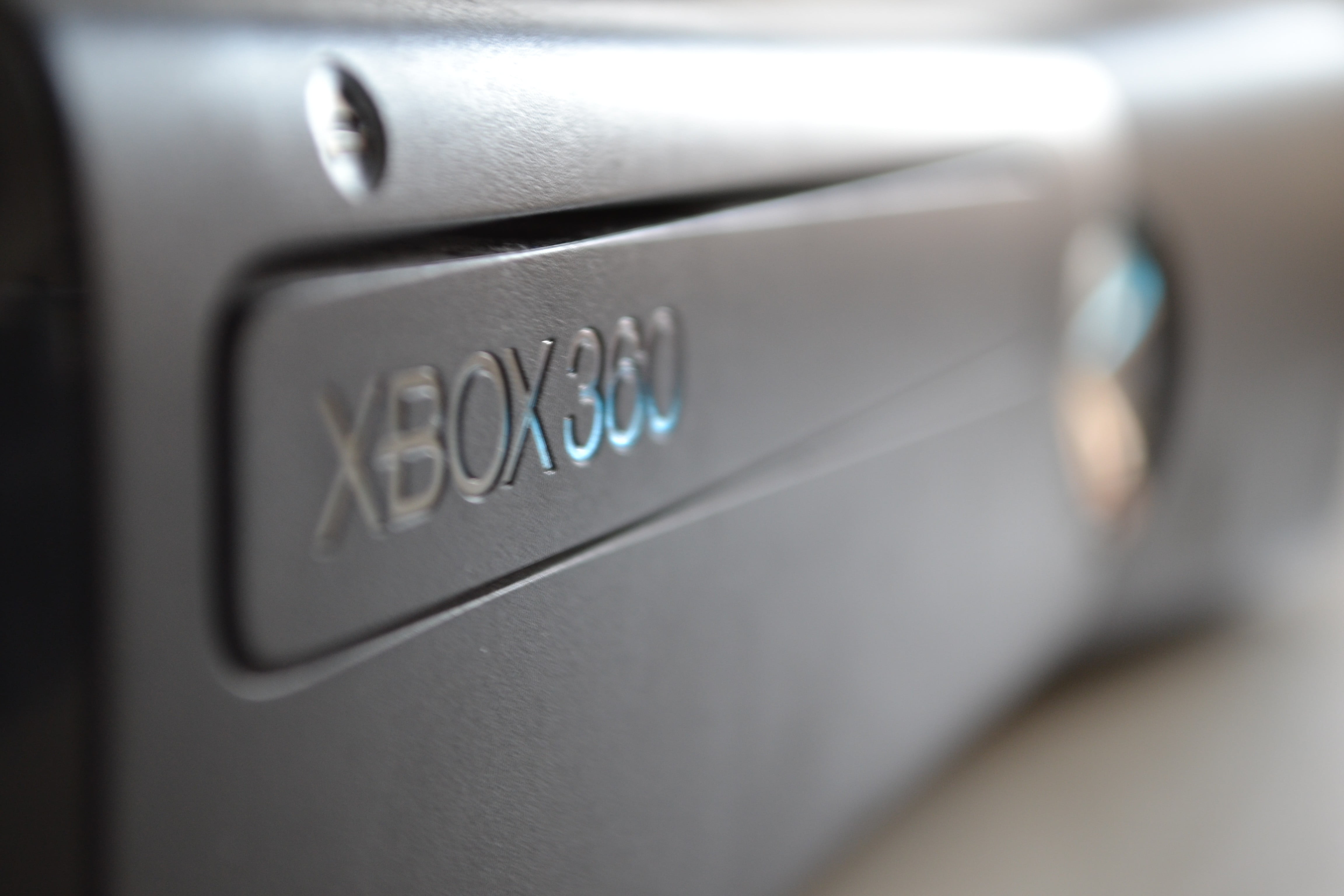 indoors, xbox 360, lock, single Object, message, selective focus, metal, close-up, silver Colored, safety, western script, xbox, console, protection, no People, HD Wallpaper