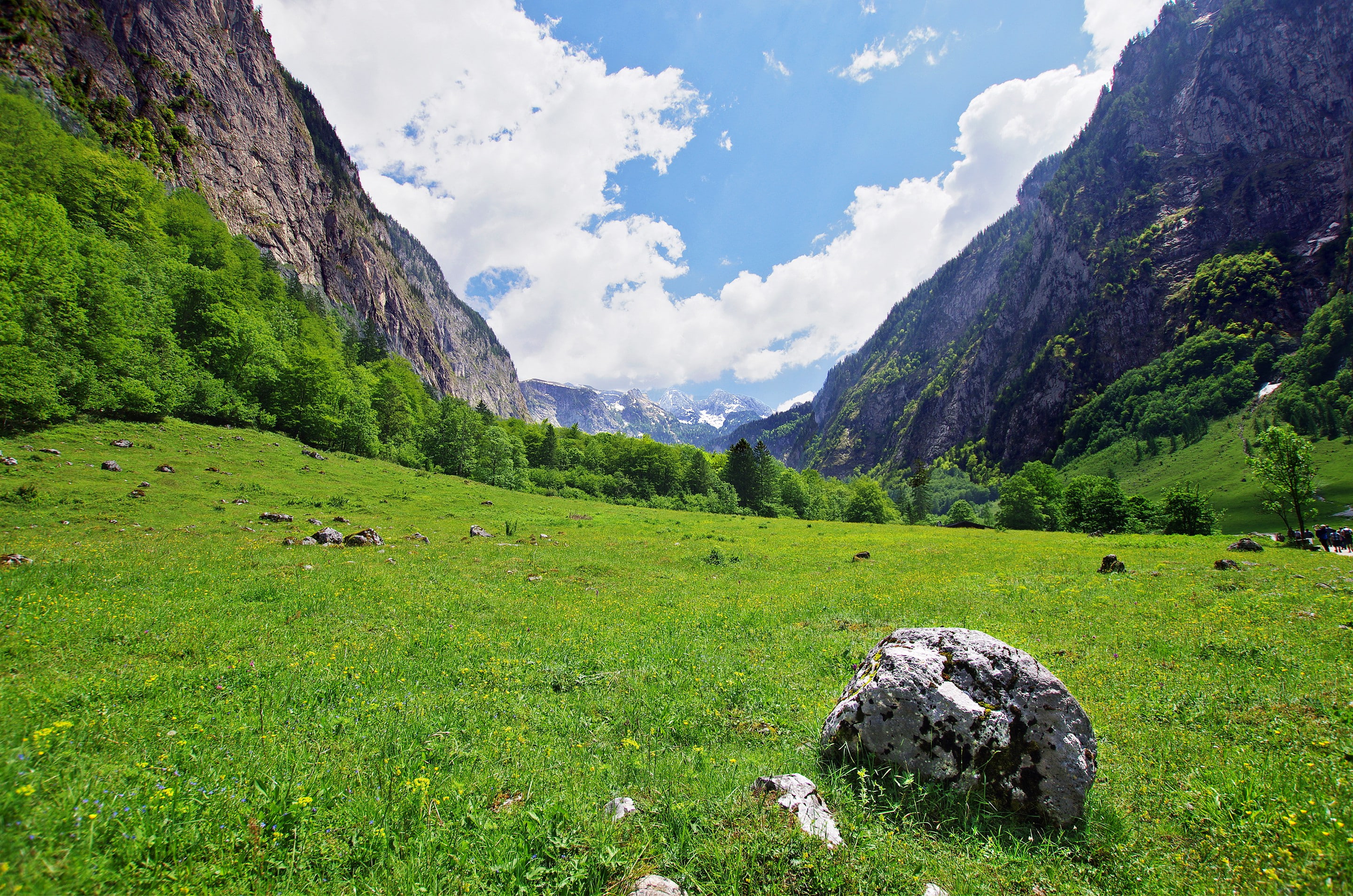 clouds, dekstop, trees, mountains, stone, 2K, hd, sky, HD Wallpaper