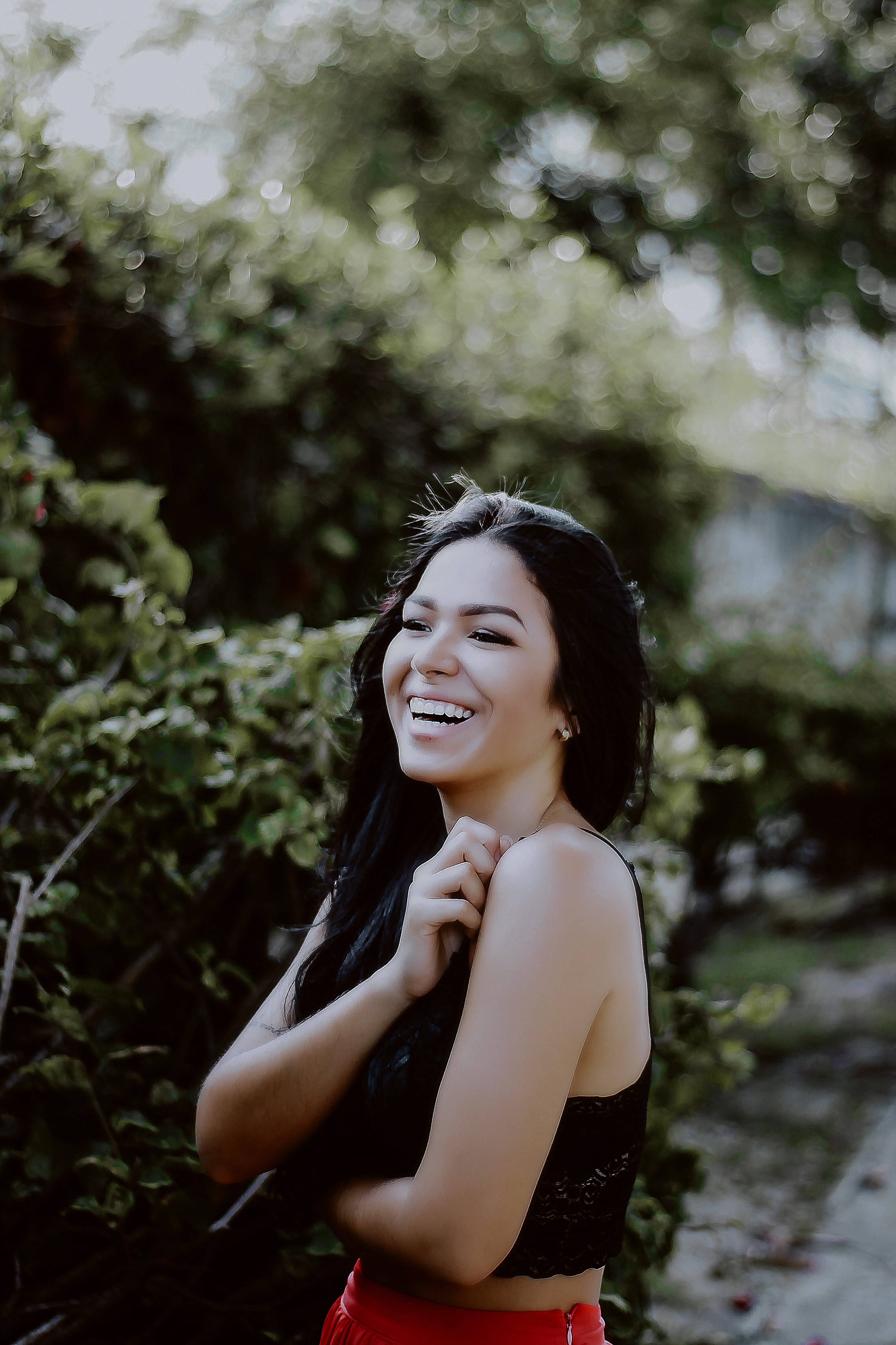 looking away, happiness, one person, madre de deus, women, plants, light, pursuitofportraits, adult, smiling, real people, hairstyle, girl, 4K, waist up, Phone HD Wallpaper