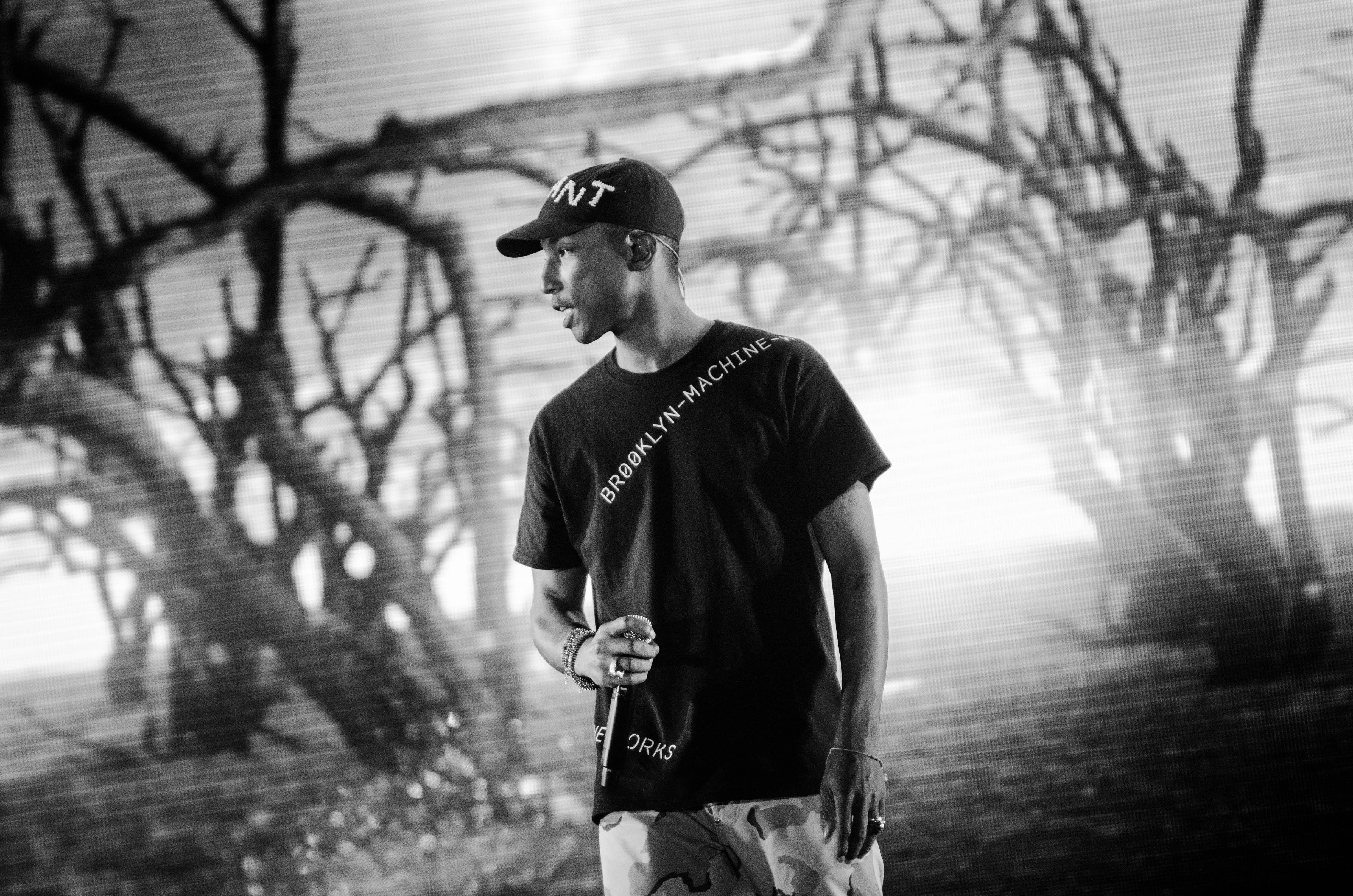 man, casual clothing, leisure activity, person, vocalist, trees, monochrome, male, photo, near, music, leafless, branches, real people, songster, grayscale, HD Wallpaper