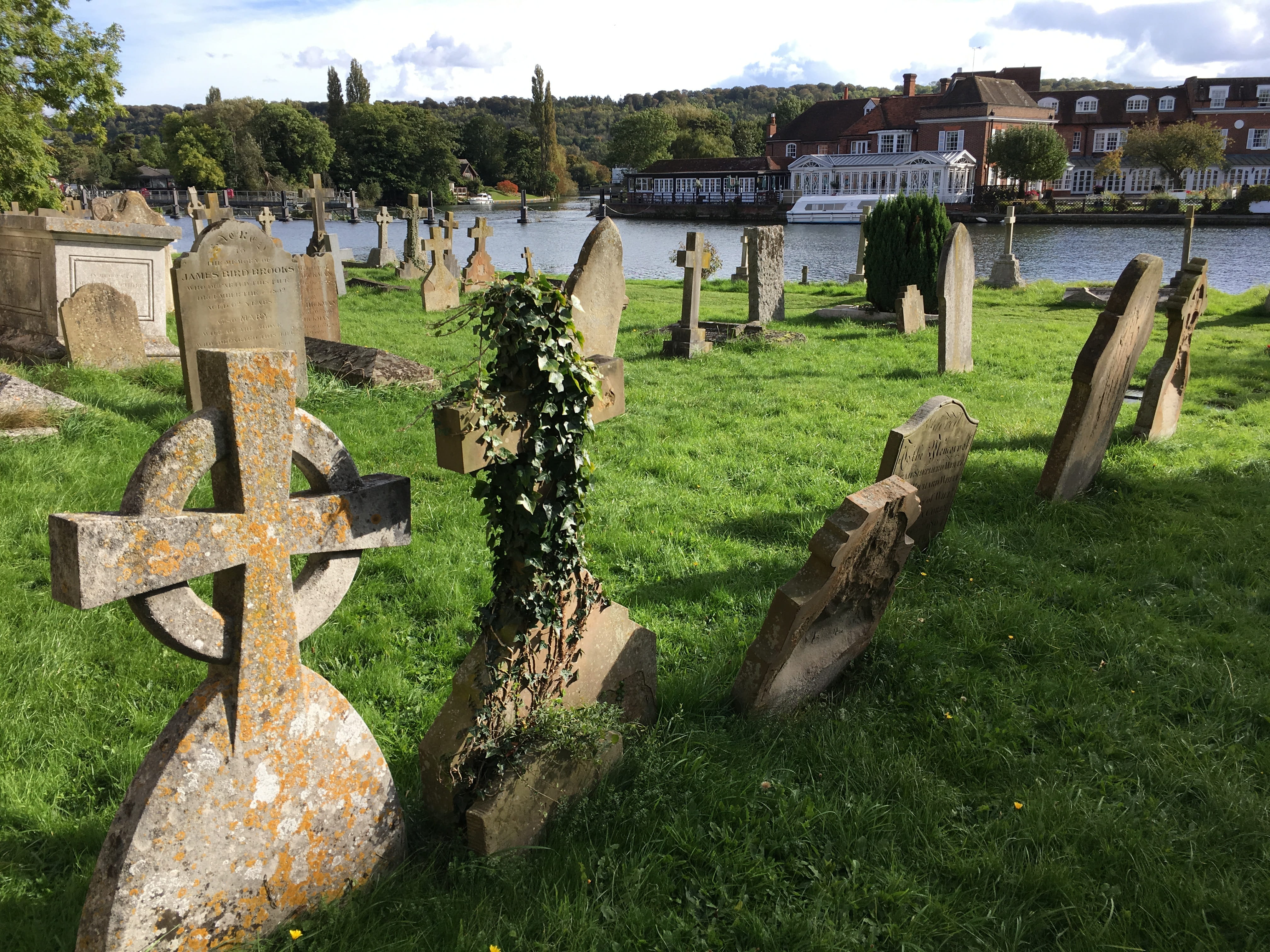 architecture, solid, funeral, gravestone, river, no people, Cross, churchyard, the past, Graveyard, 4K, uk, halloween, Grave, belief, history, built structure, HD Wallpaper