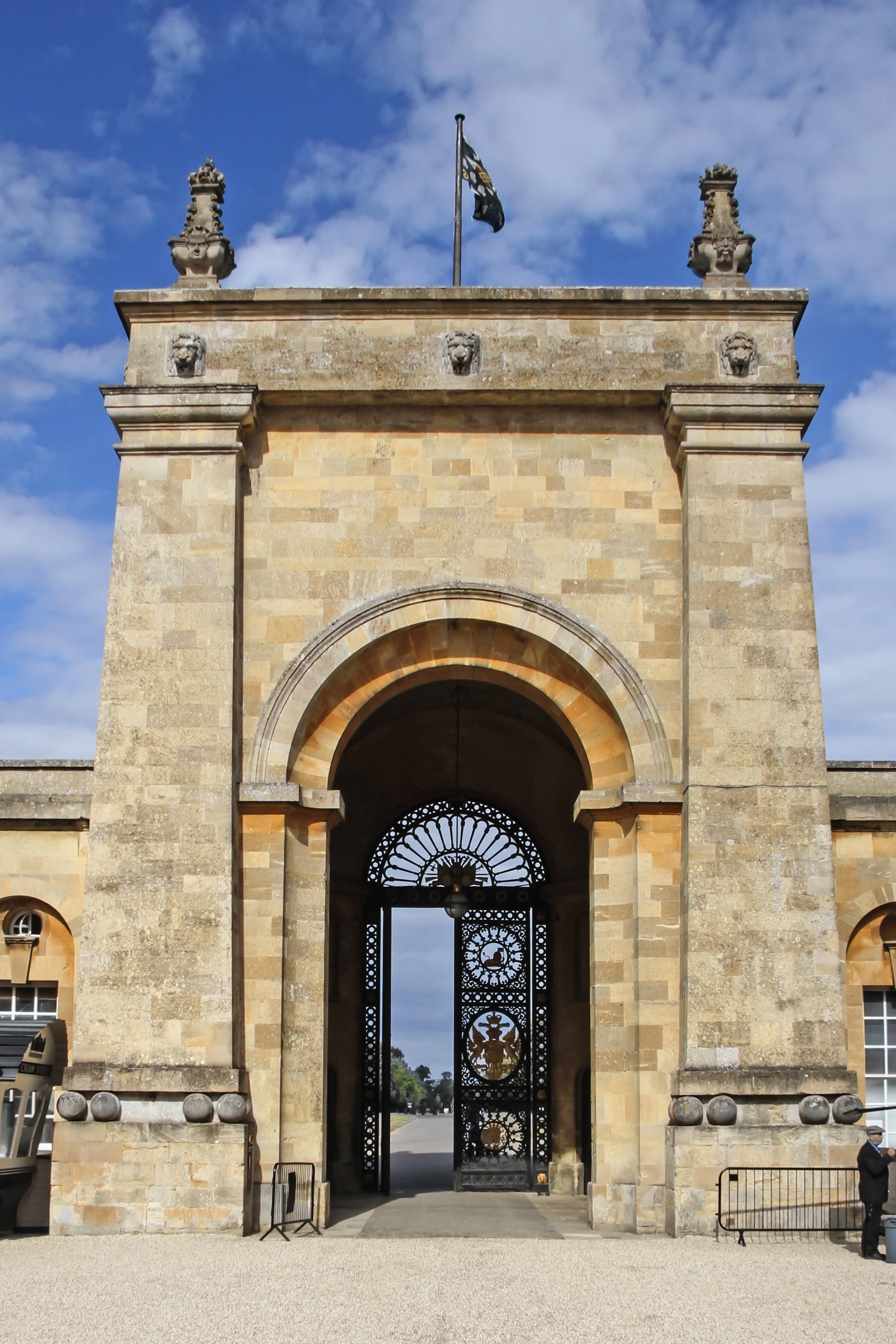 building, building exterior, sunlight, sky, travel destinations, 2K, cloud - sky, castle, blenheim palace, triumphal arch, the past, architecture, outdoors, Phone HD Wallpaper