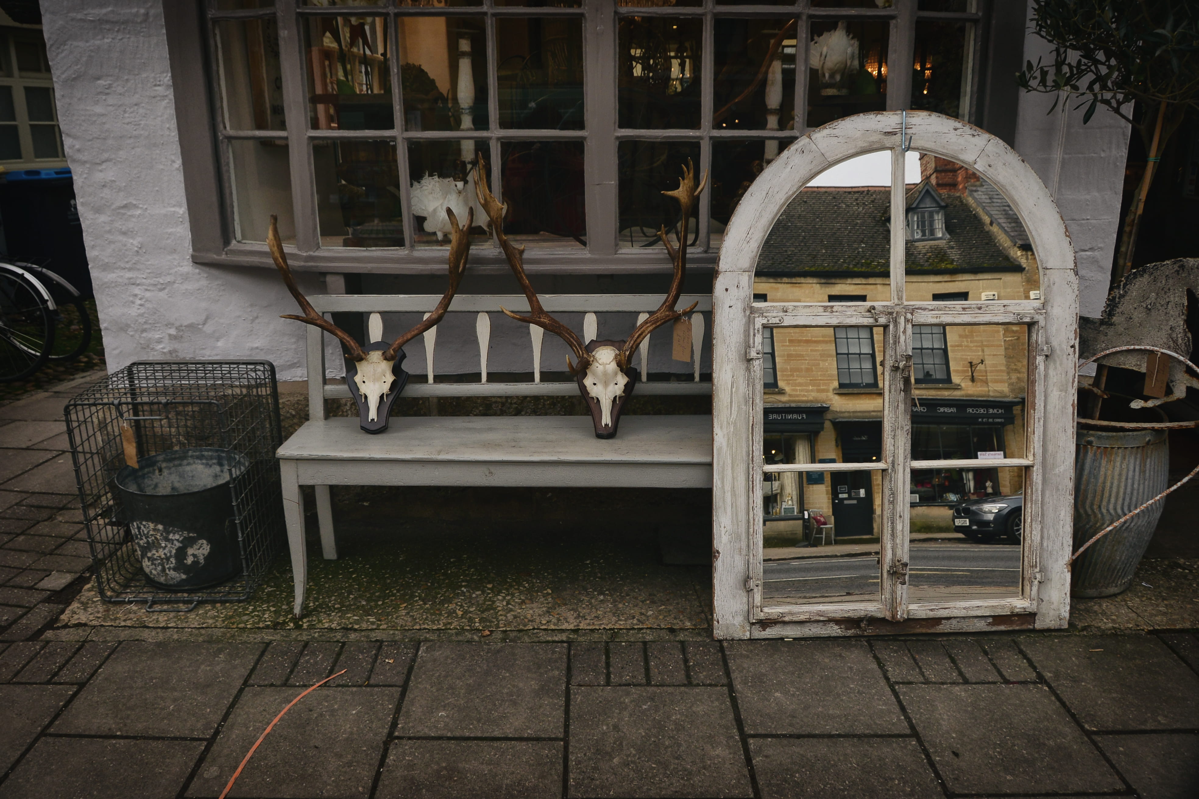 day, animal themes, vintage, domestic animals, cat, animal, one animal, dog, england, old, city, domestic cat, 4K, shop, merchandising, uk, no people, HD Wallpaper
