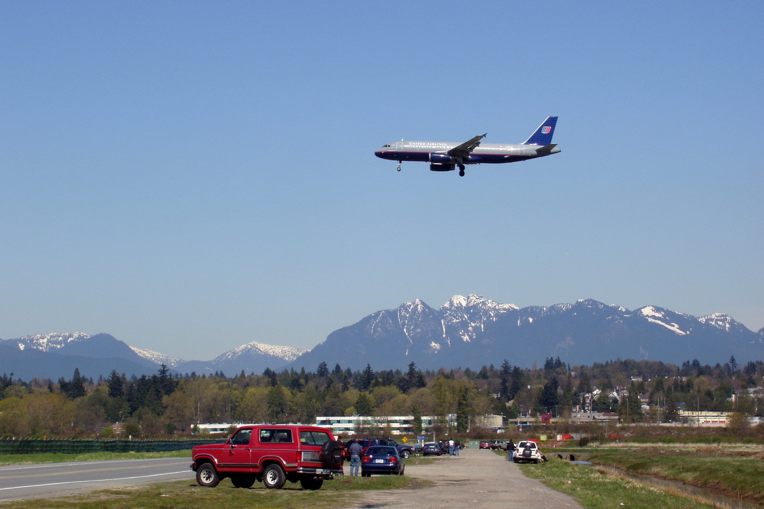 blue, nature, Flying, motor vehicle, motion, aerospace industry, mid-air, descending, clear sky, transportation, car, mode of transportation, airport, mountain range, HD Wallpaper