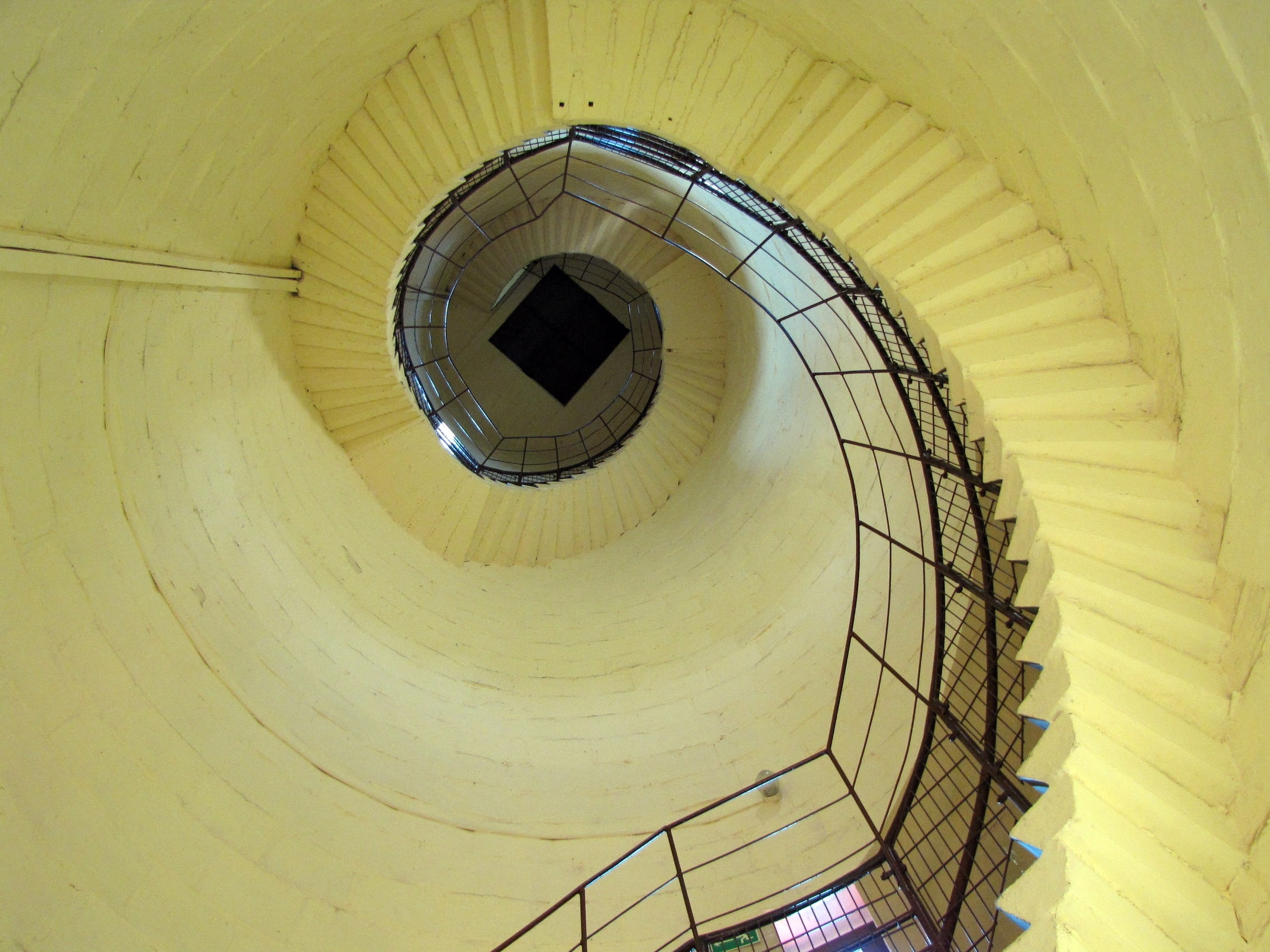 architecture, round, spiral staircase, building, steps and staircases, low angle view, design, railing, lantern, circle, day, pattern, geometric shape, HD Wallpaper