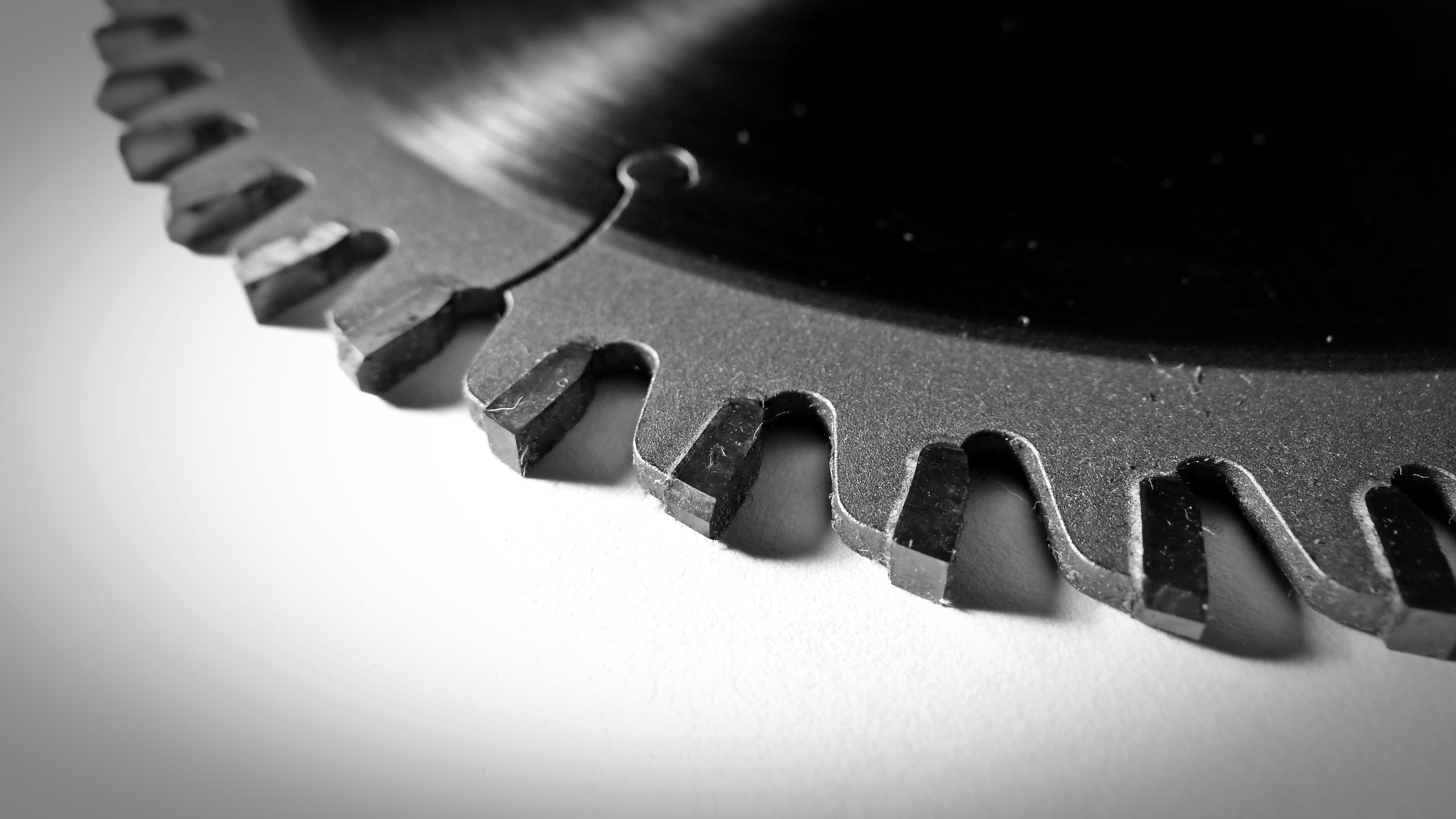 saw, white background, wheel, iron, text, blade, music, shadow, 4K, close-up, gray, white, technology, sharp, communication, tooth, copy space, no people, HD Wallpaper