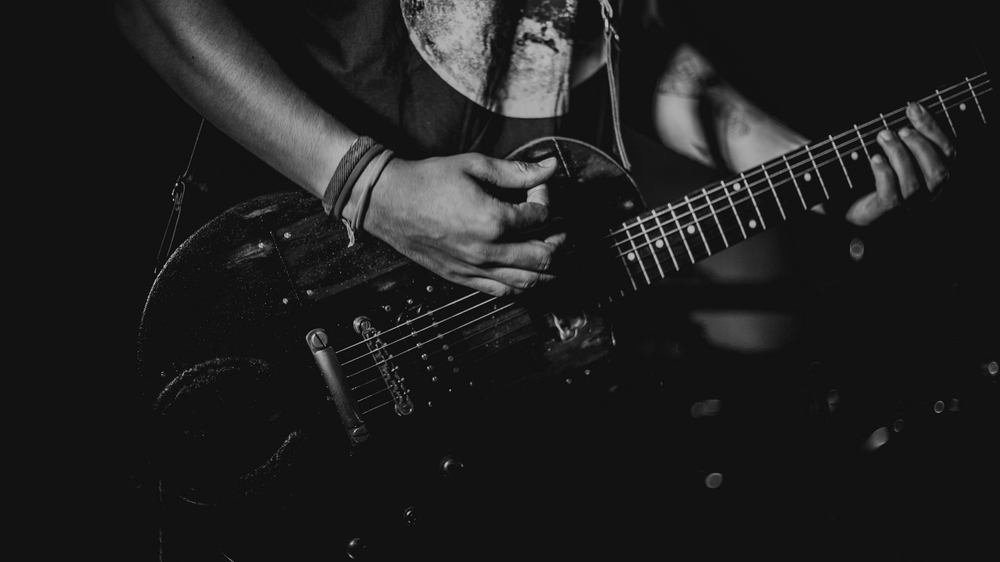 nightlife, 4K, black, music, man, bass guitar, darkness, rock music, real people, monochrome, black and white, musical equipment, playing, arts culture and entertainment, HD Wallpaper