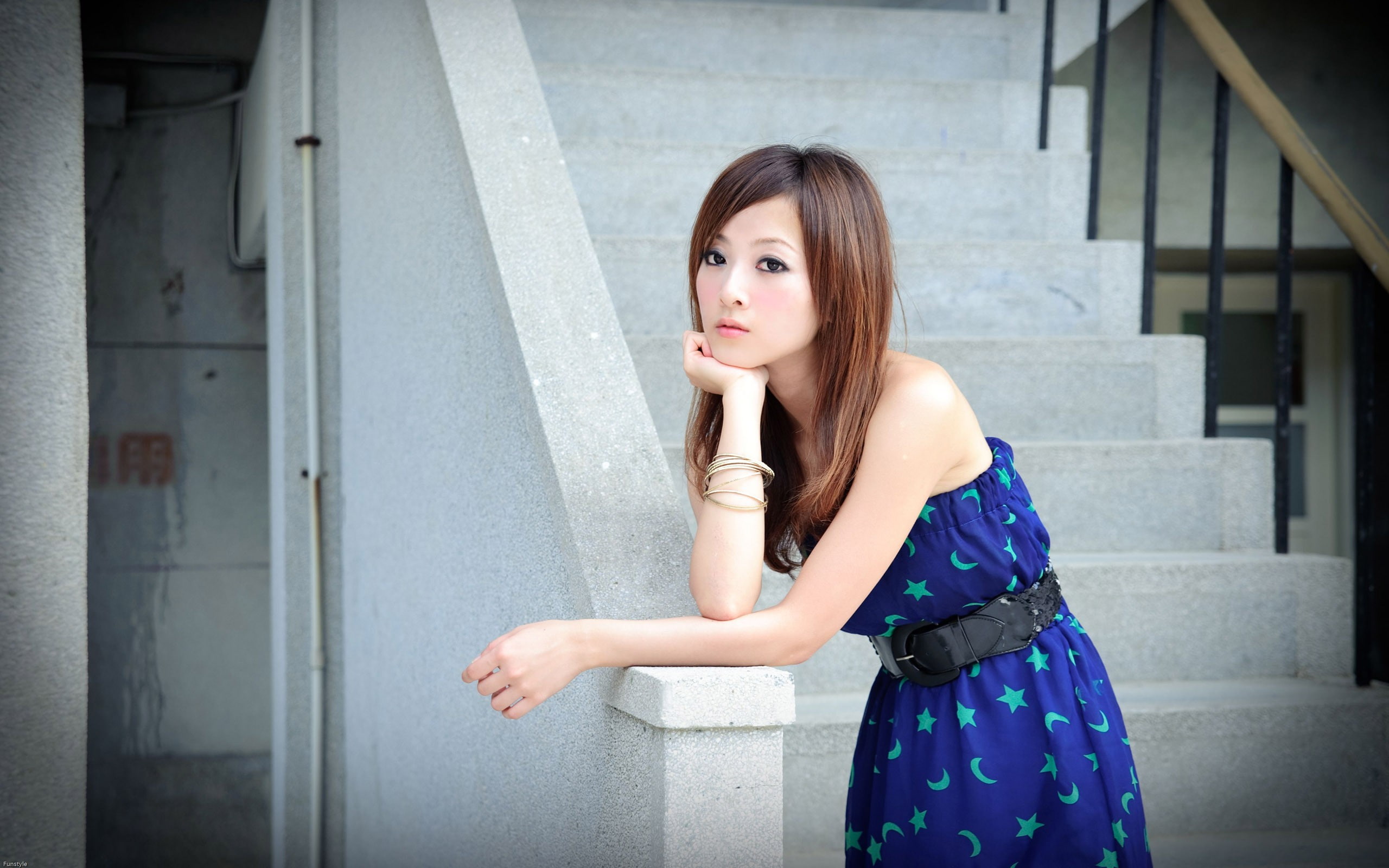 real people, young women, architectural column, young adult, eyes, beauty, long hair, 2K, women, hairstyle, looking at viewer, hair, brown hair, contemplation, HD Wallpaper