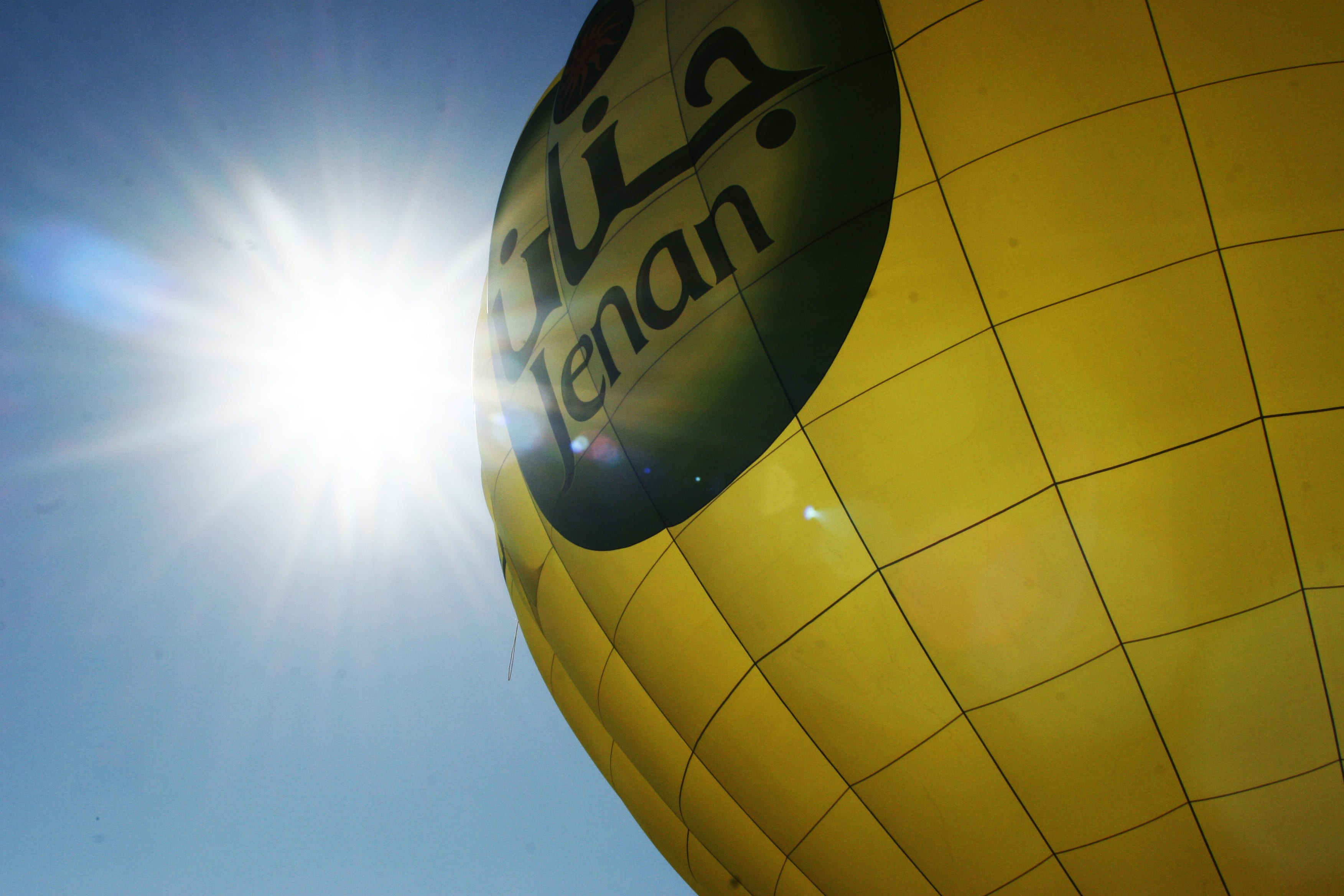 sun, sky, travel, low angle view, mid-air, hot qi ball, no people, lens flare, outdoors, air vehicle, mode of transportation, 2K, blue day, nature, balloon, HD Wallpaper