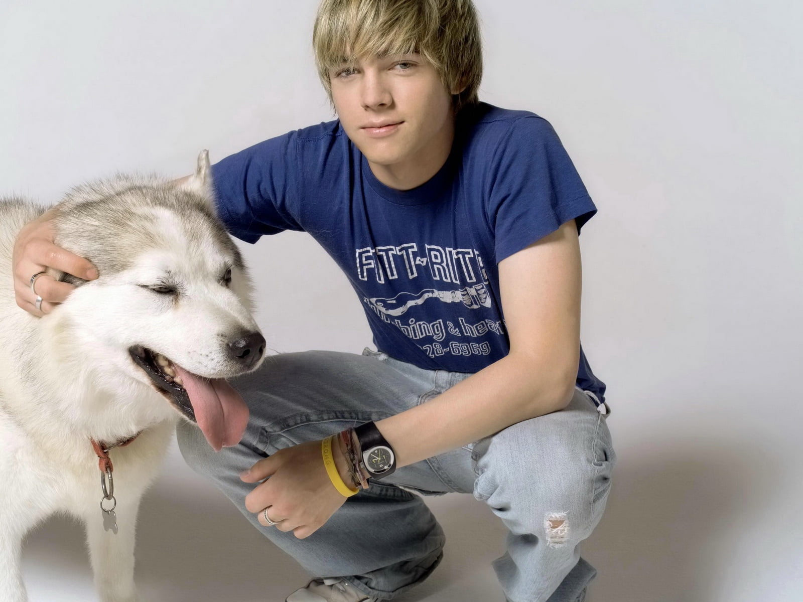pre-adolescent child, s, shirt, blond Hair, looking, photoshoot, three quarter length, joy, puppy, crew, people, white, boys, one Person, neck, pet owner, HD Wallpaper