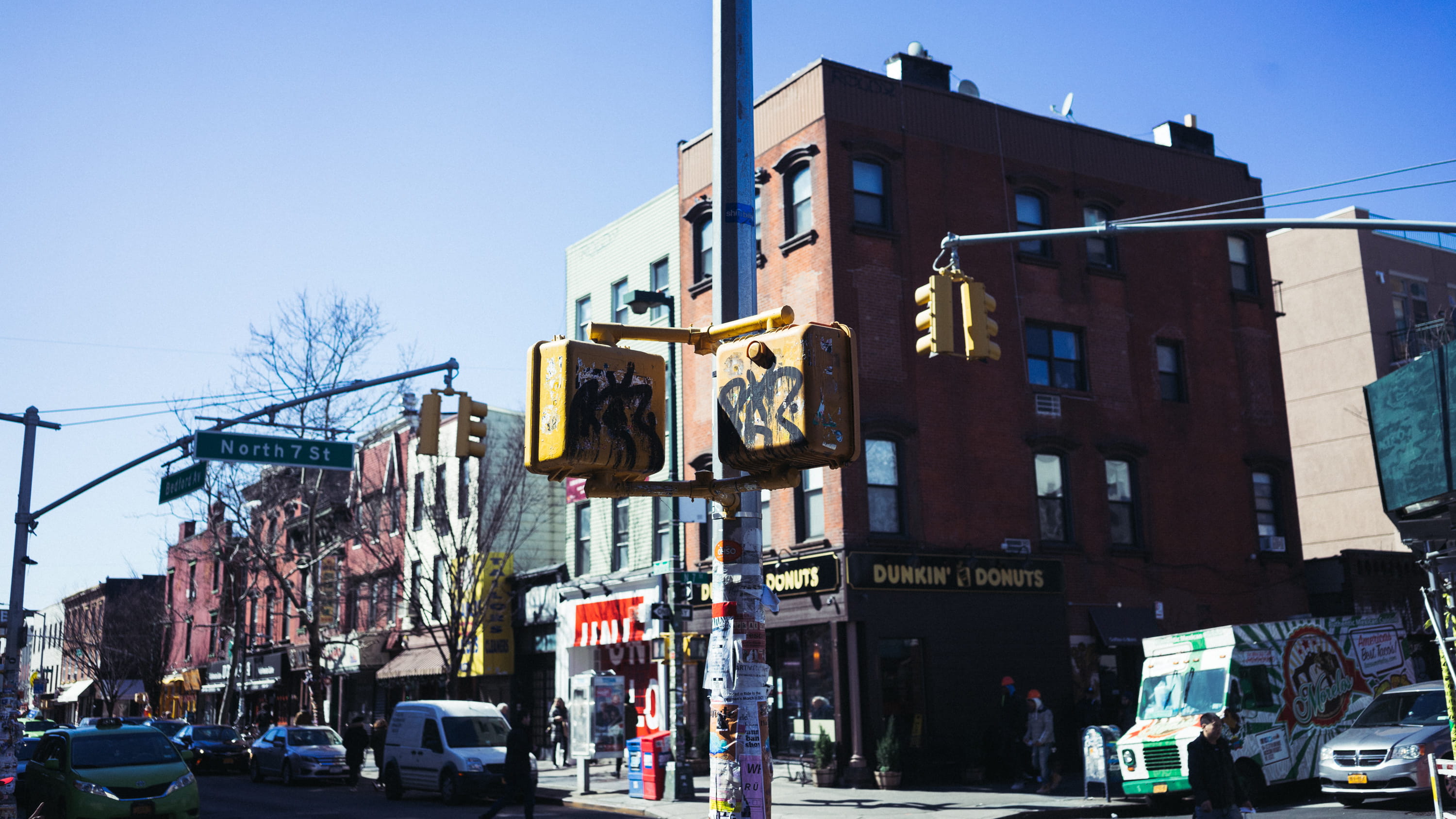 car, new york, mode of transportation, residential district, street, traffic, buldings, street photography, motor vehicle, town, williamsburg, incidental people, HD Wallpaper