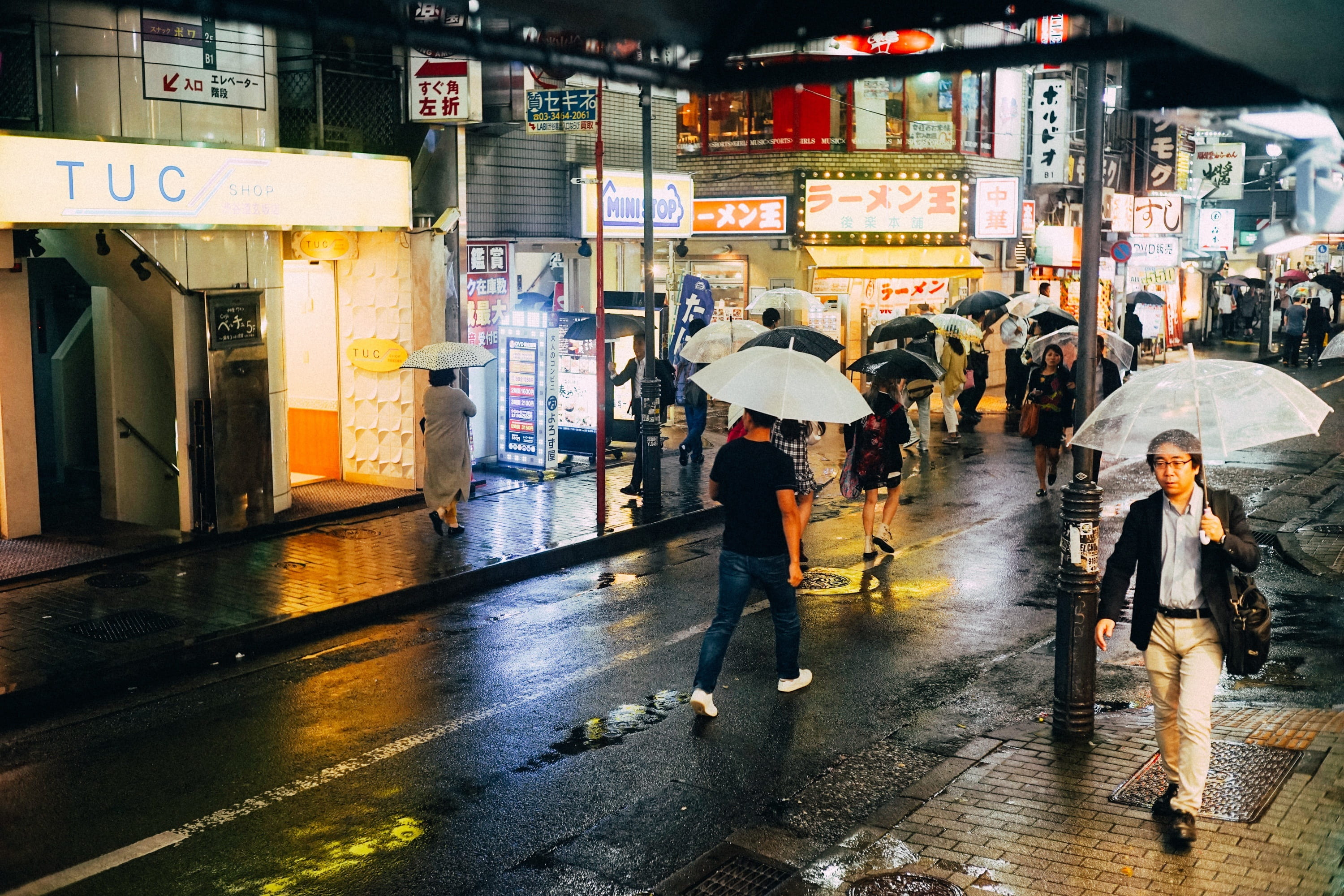 rainy season, street, building exterior, group of people, lifestyles, umbrella, real people, wet, people, transportation, women, full length, crowd, night, HD Wallpaper