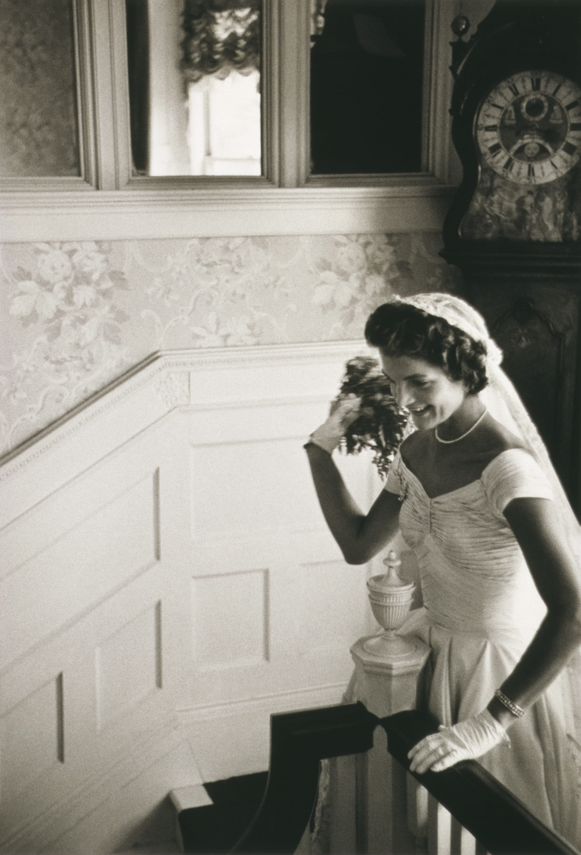 grayscale, usa, america, home interior, lifestyles, architecture, stair, wedding dress, woman, women, bride, real people, digital camera, wireless technology, Phone HD Wallpaper
