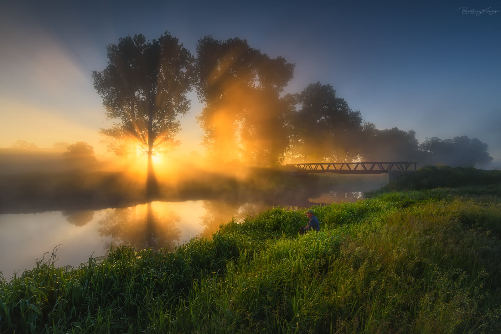 Konczak Bartholomew, sun rays, 720P, bridge, trees, grass, landscape, HD Wallpaper
